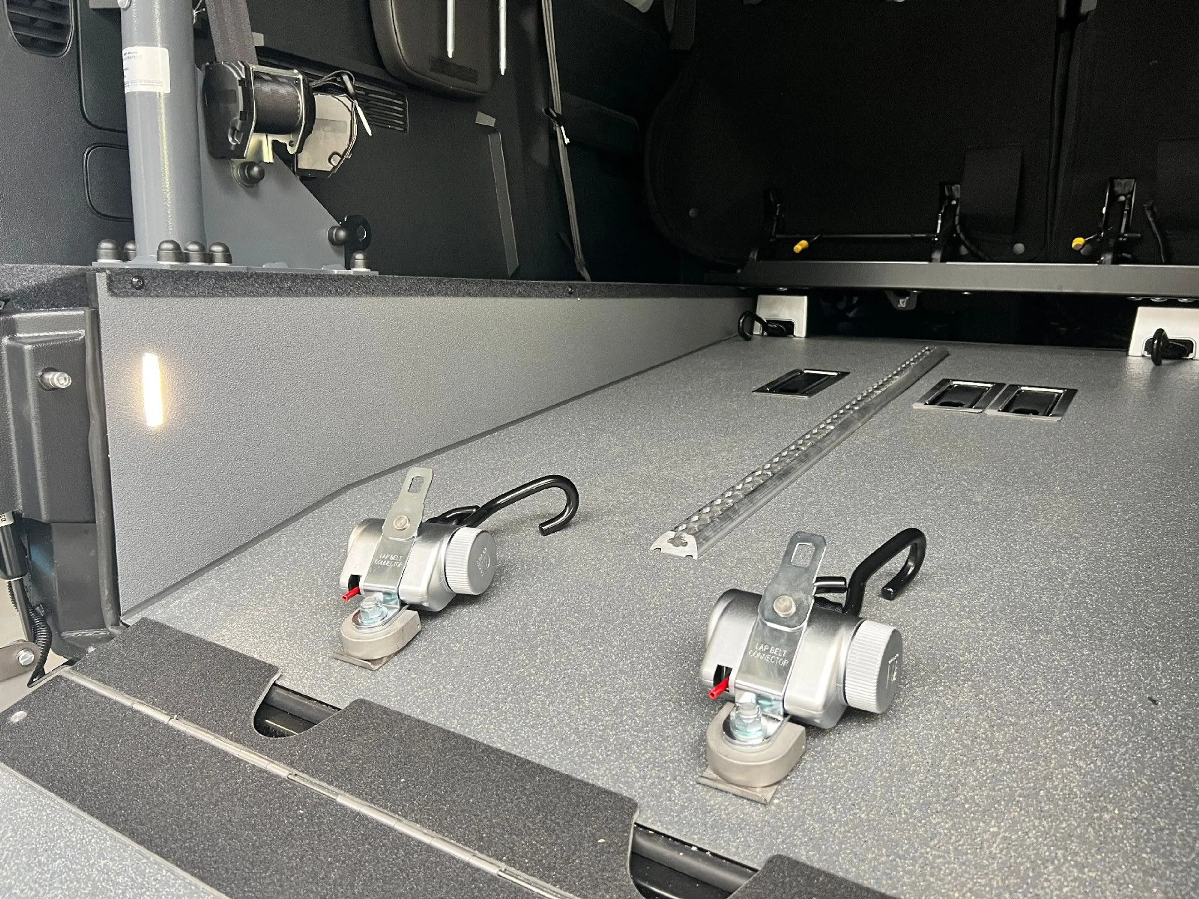 Ford Tourneo Courier * AMF Heckausschnitt * KMP — photo 8