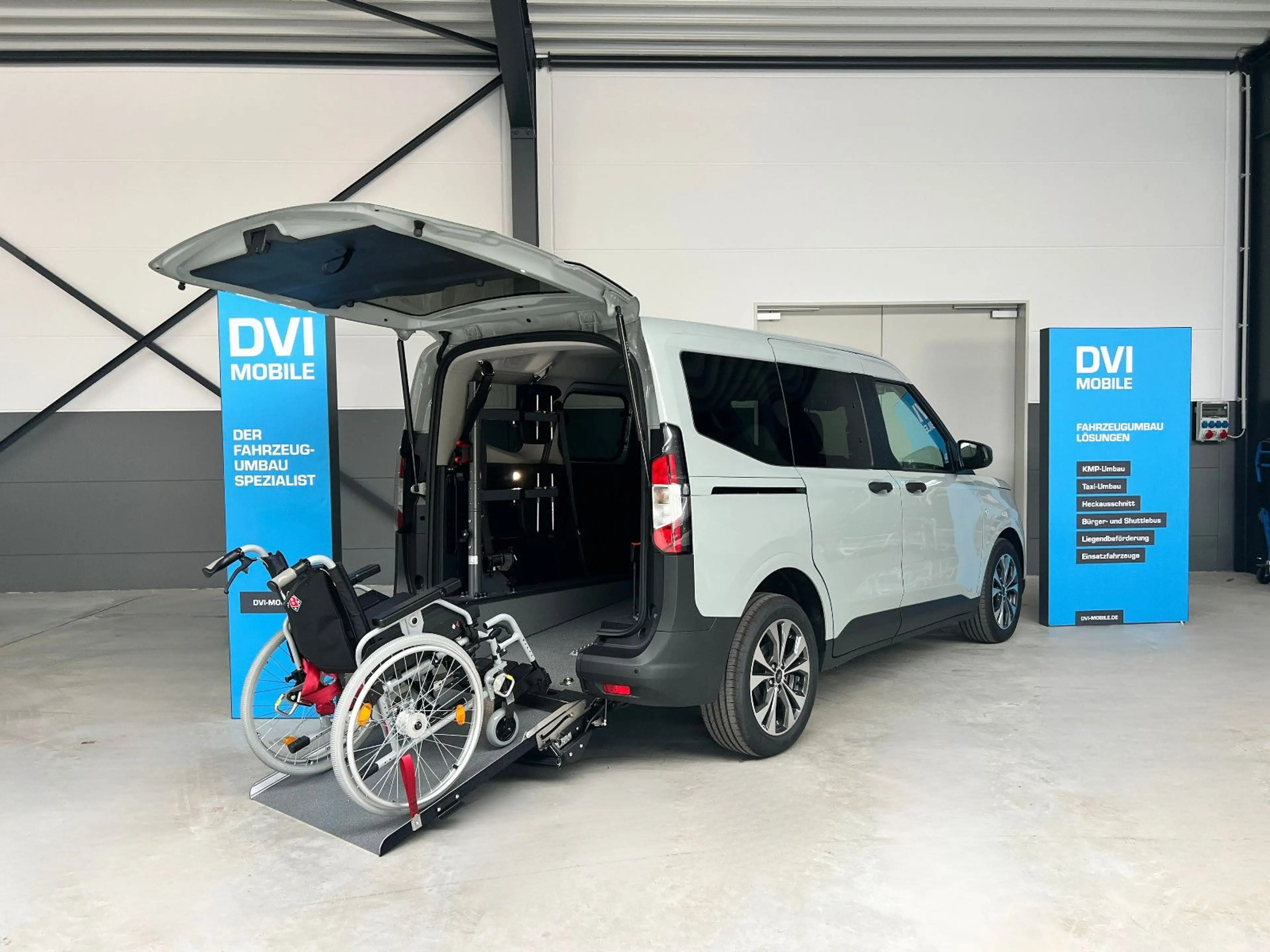 Ford Tourneo Courier * AMF Heckausschnitt * KMP