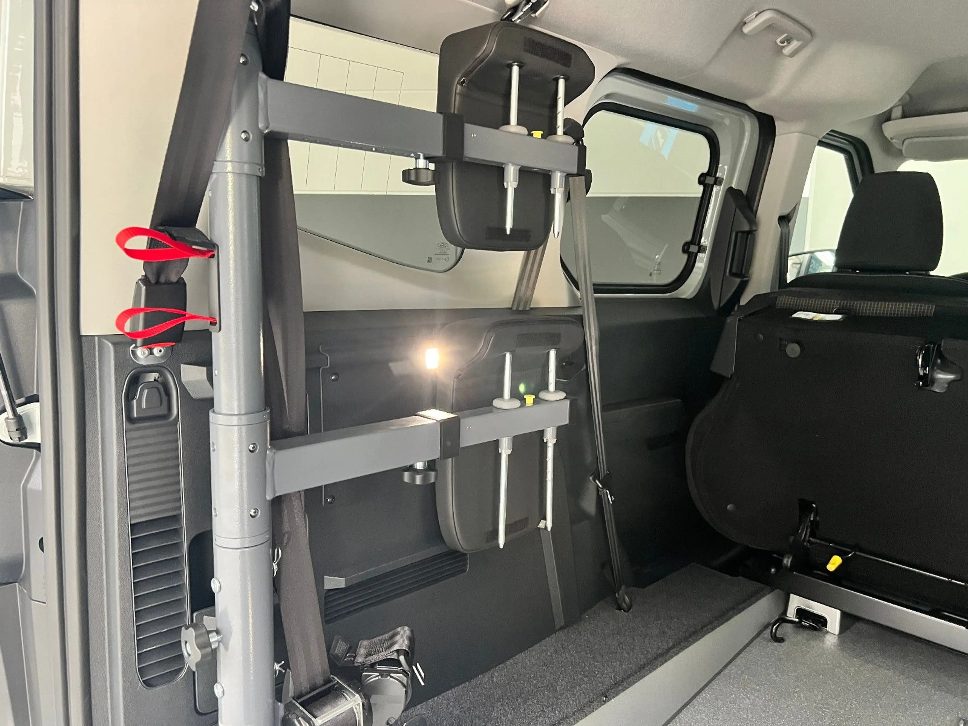 Ford Tourneo Courier * AMF Heckausschnitt * KMP — photo 9