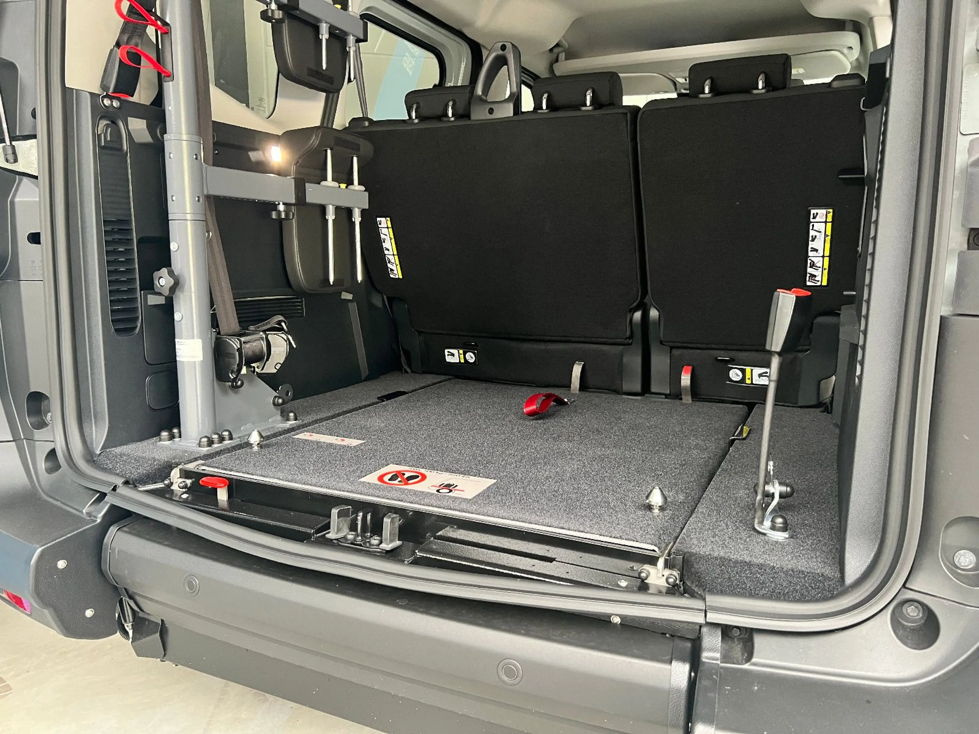 Ford Tourneo Courier * AMF Heckausschnitt * KMP — photo 13