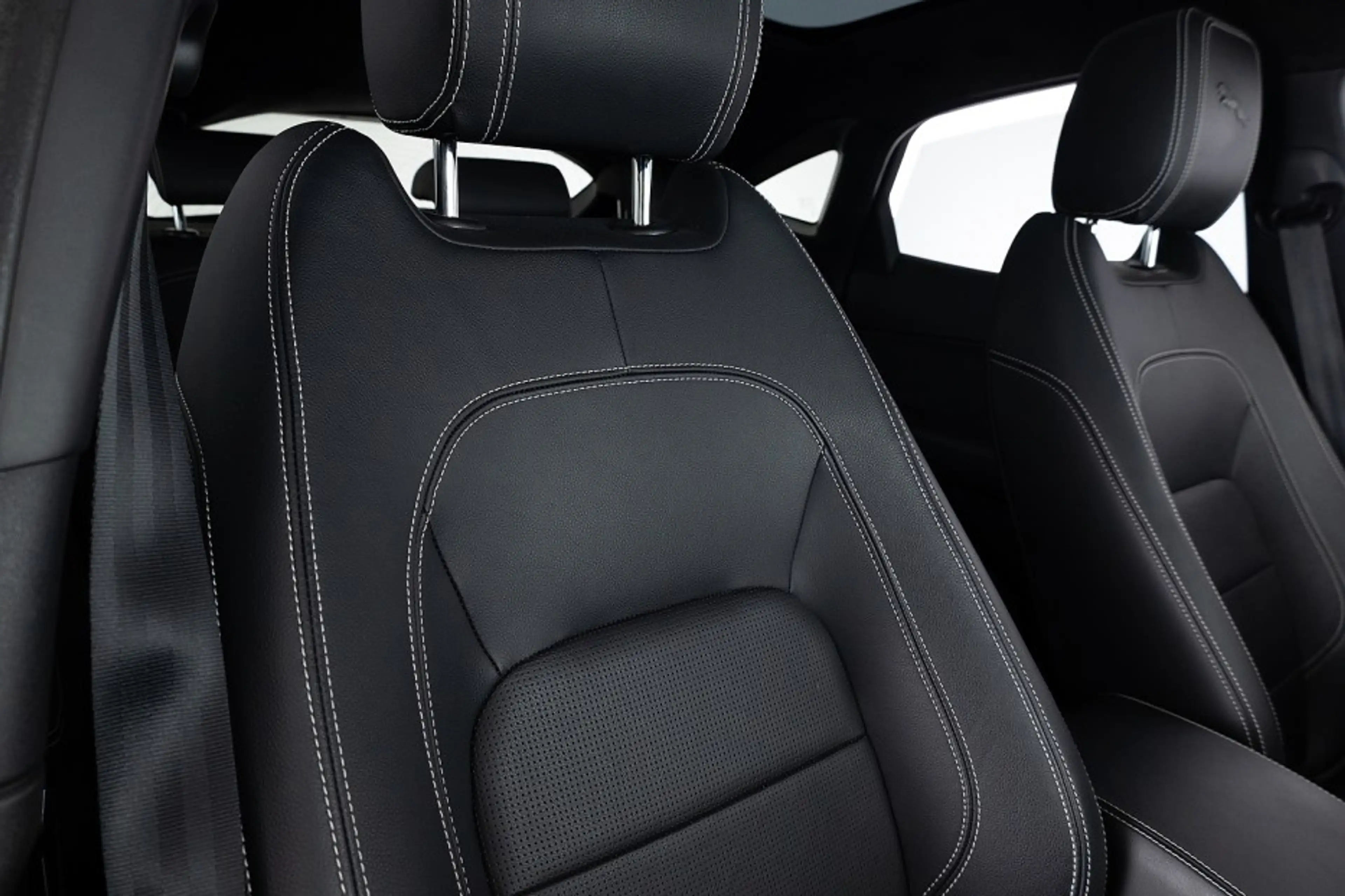 Jaguar E-Pace 1.5 P300e AWD R-Dynamic S | PANORAMADAK | LEDER | — photo 6
