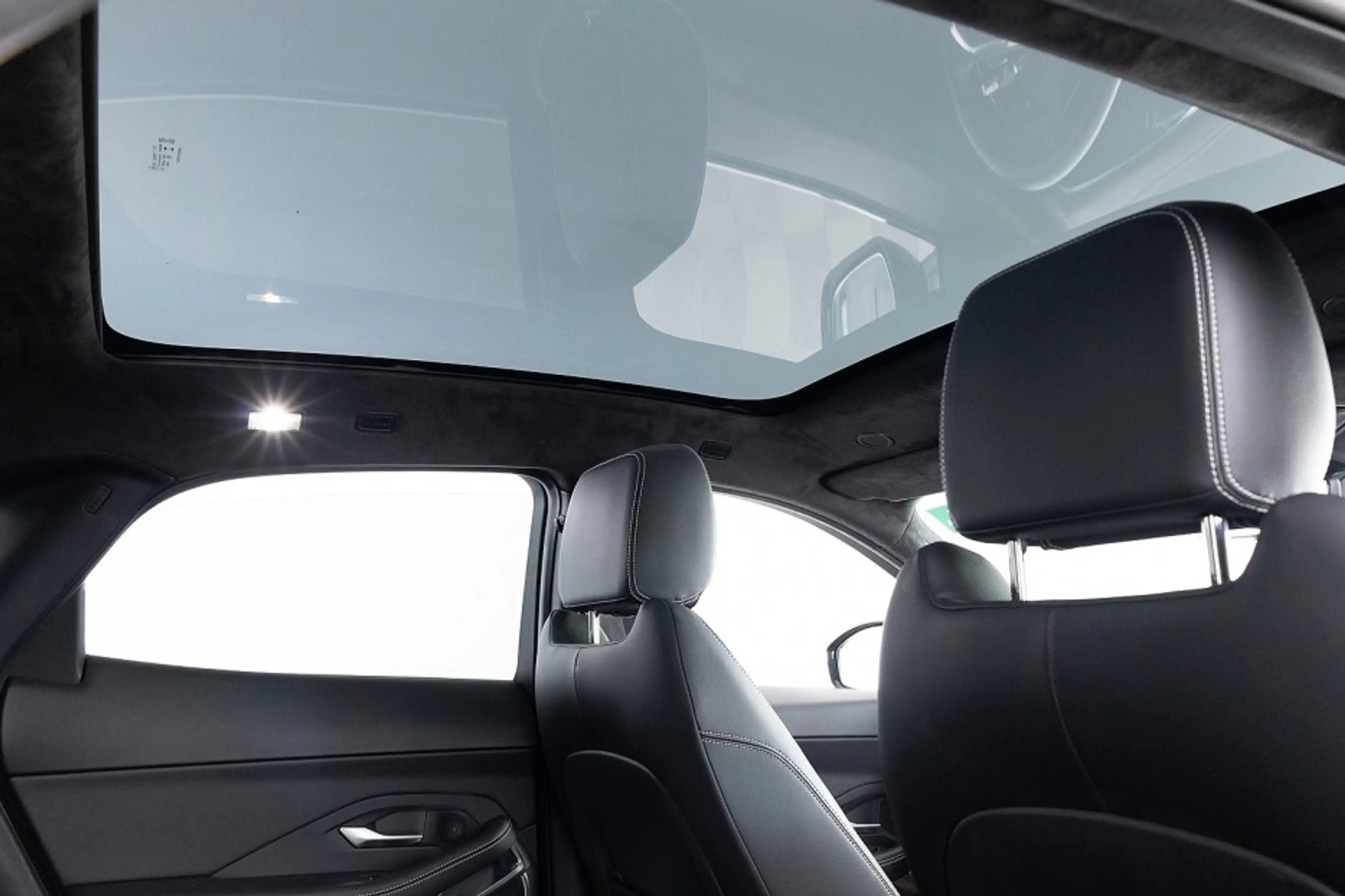 Jaguar E-Pace 1.5 P300e AWD R-Dynamic S | PANORAMADAK | LEDER | — photo 14