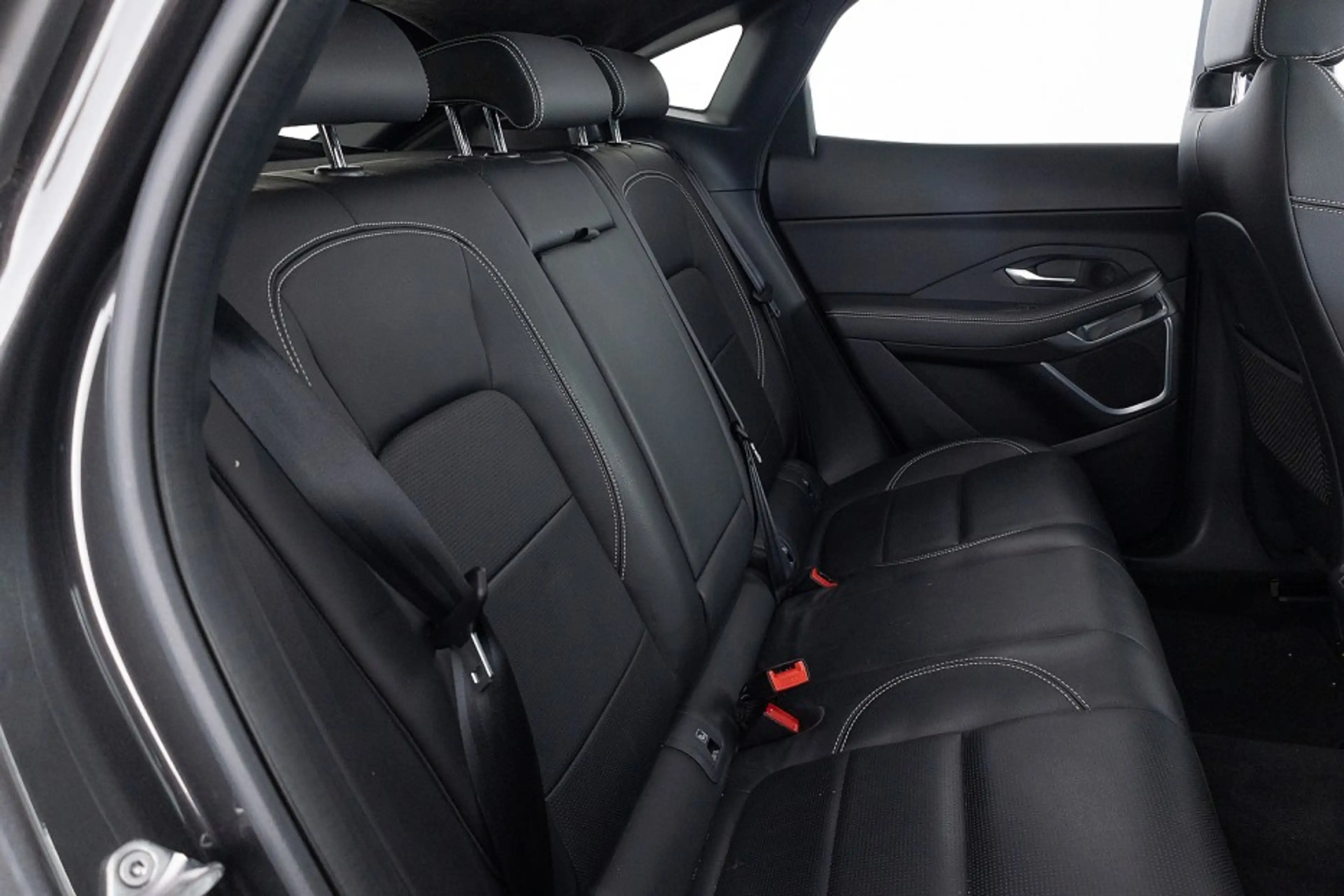 Jaguar E-Pace 1.5 P300e AWD R-Dynamic S | PANORAMADAK | LEDER | — photo 13