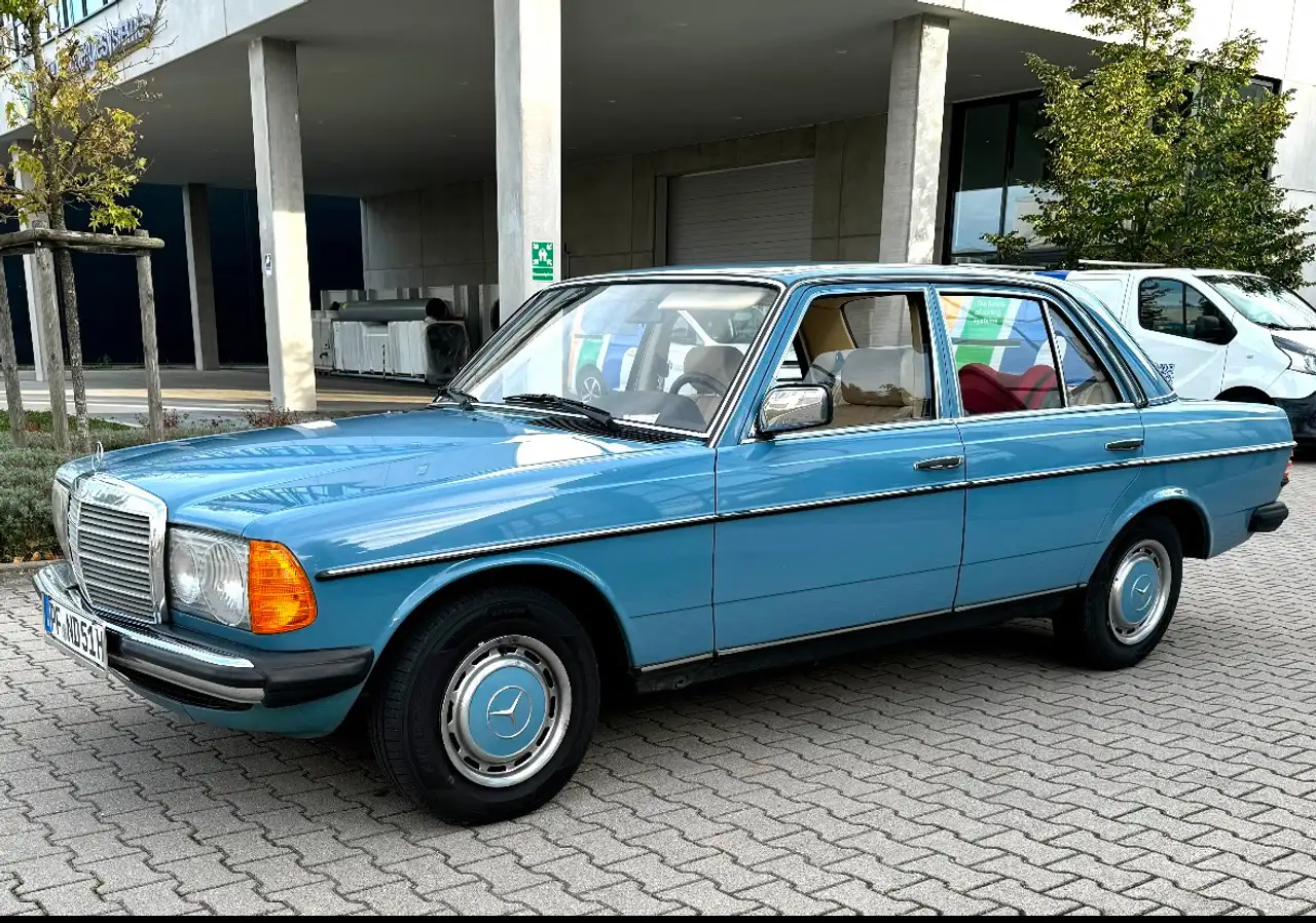 Mercedes-Benz 240