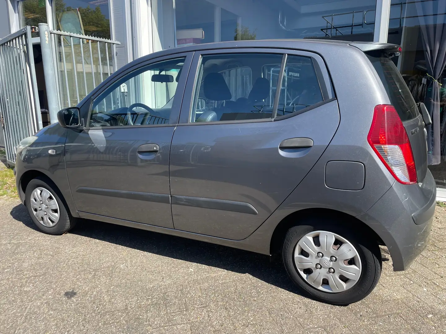 Hyundai i10 i10 1.1 Active Grijs - 1