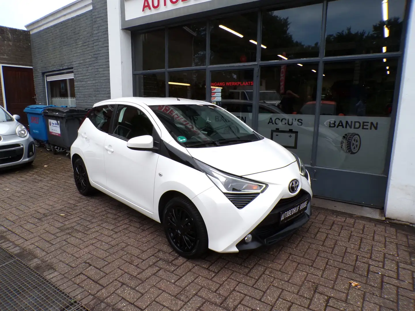 Toyota Aygo 1.0 VVT-i x-play AIRCO,LED,CAMERA,NIEUWE APK !!! ' Weiß - 2