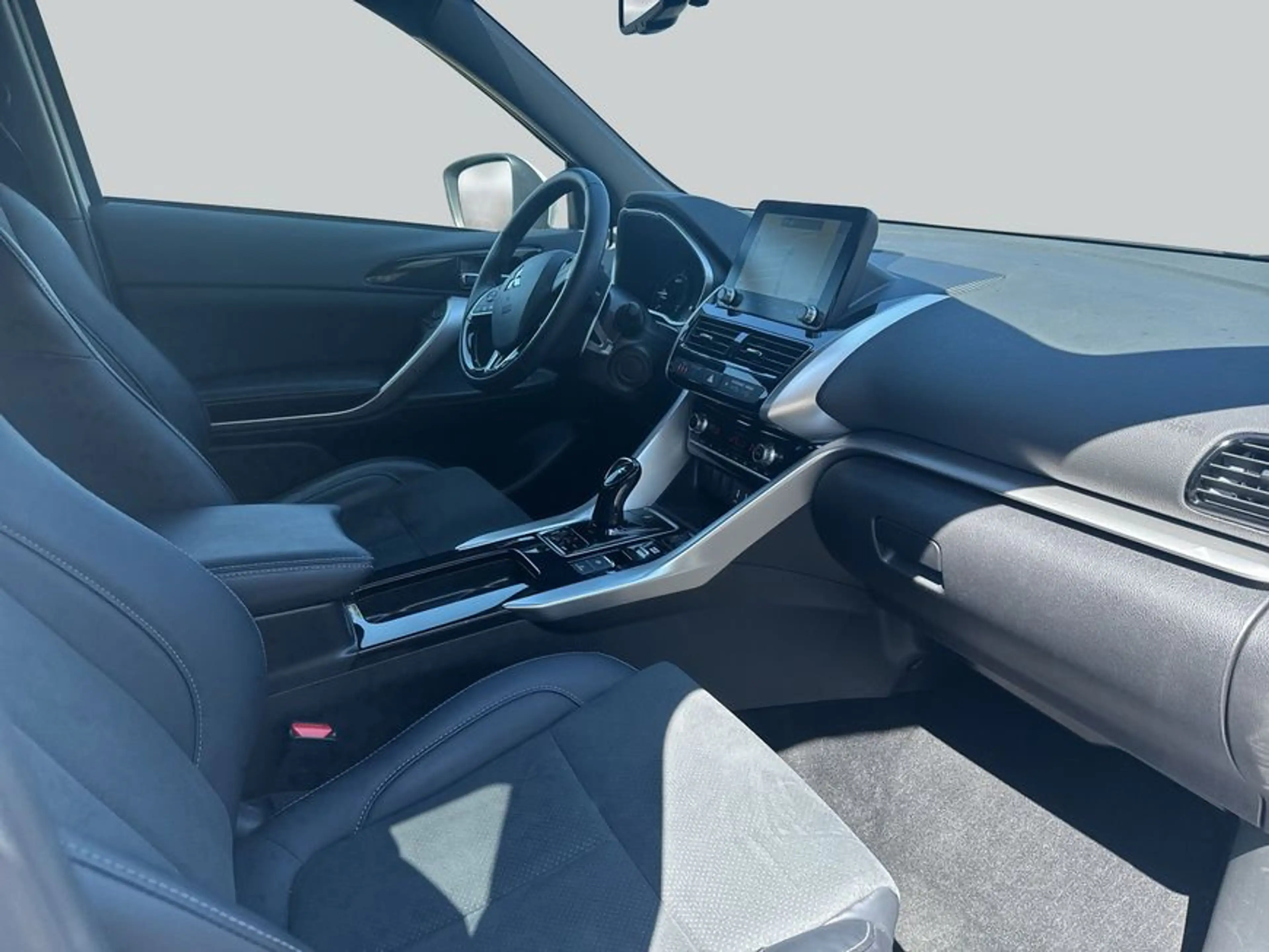 Mitsubishi Eclipse Cross Plug-In Hybrid 4WD Plus — photo 13