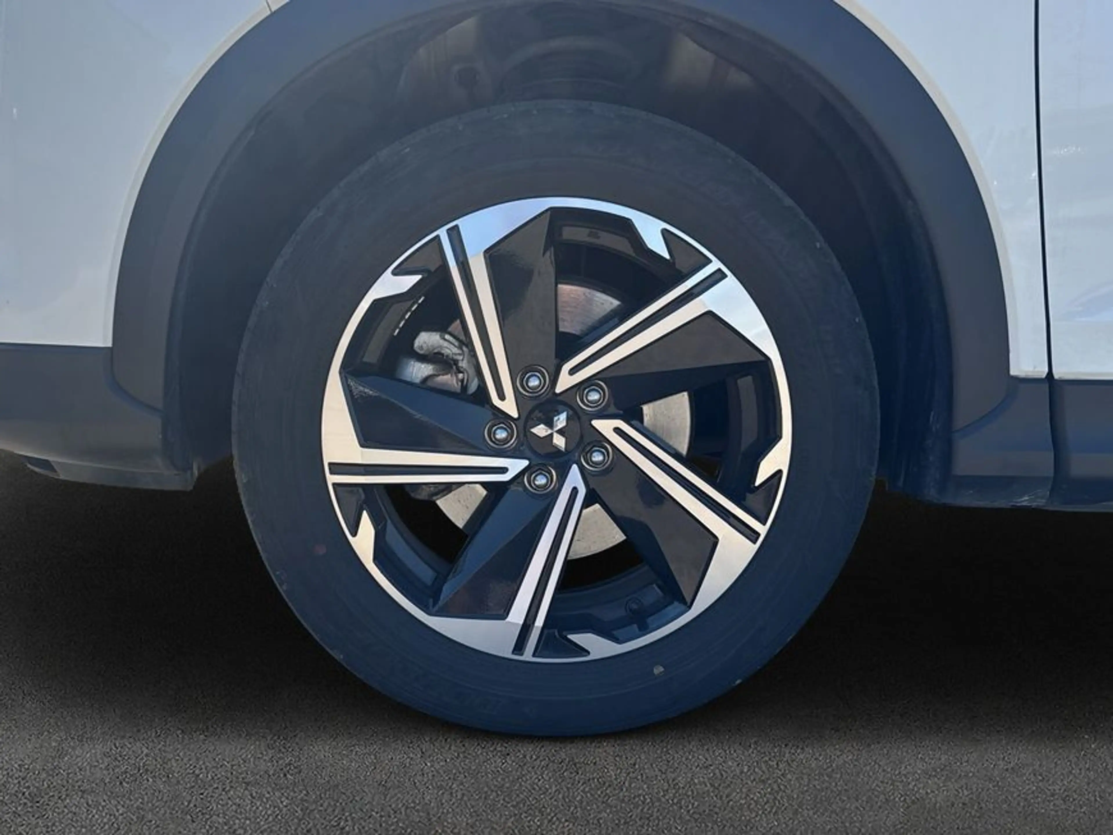 Mitsubishi Eclipse Cross Plug-In Hybrid 4WD Plus — photo 8