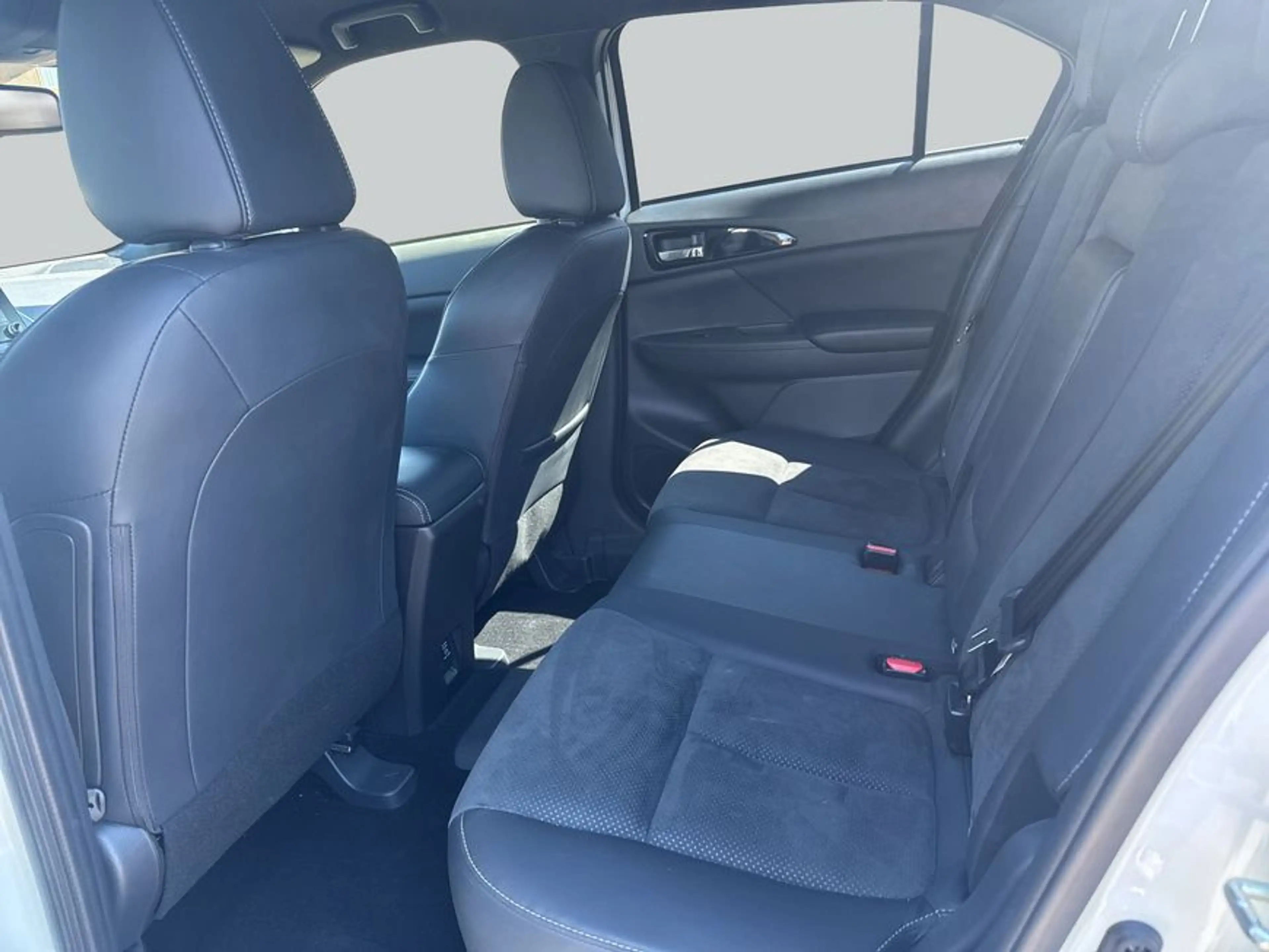 Mitsubishi Eclipse Cross Plug-In Hybrid 4WD Plus — photo 12
