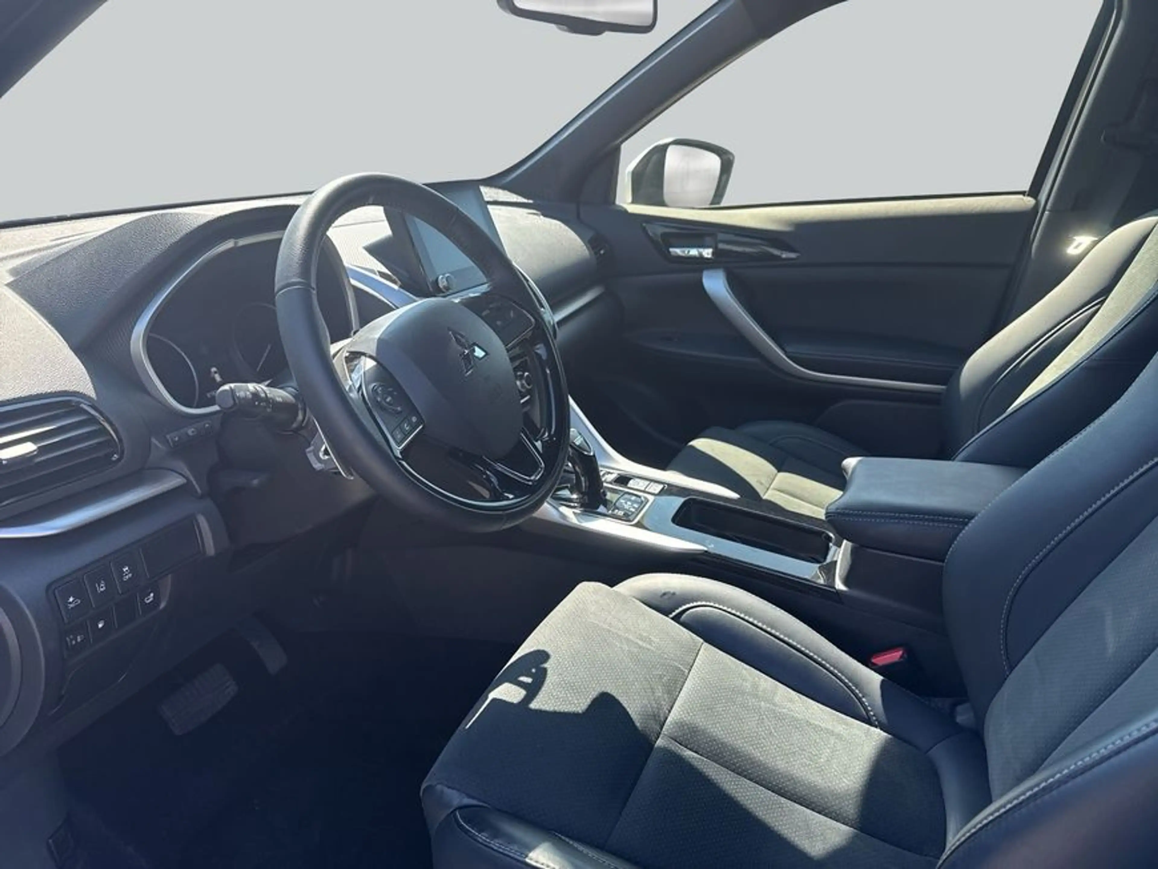 Mitsubishi Eclipse Cross Plug-In Hybrid 4WD Plus — photo 10