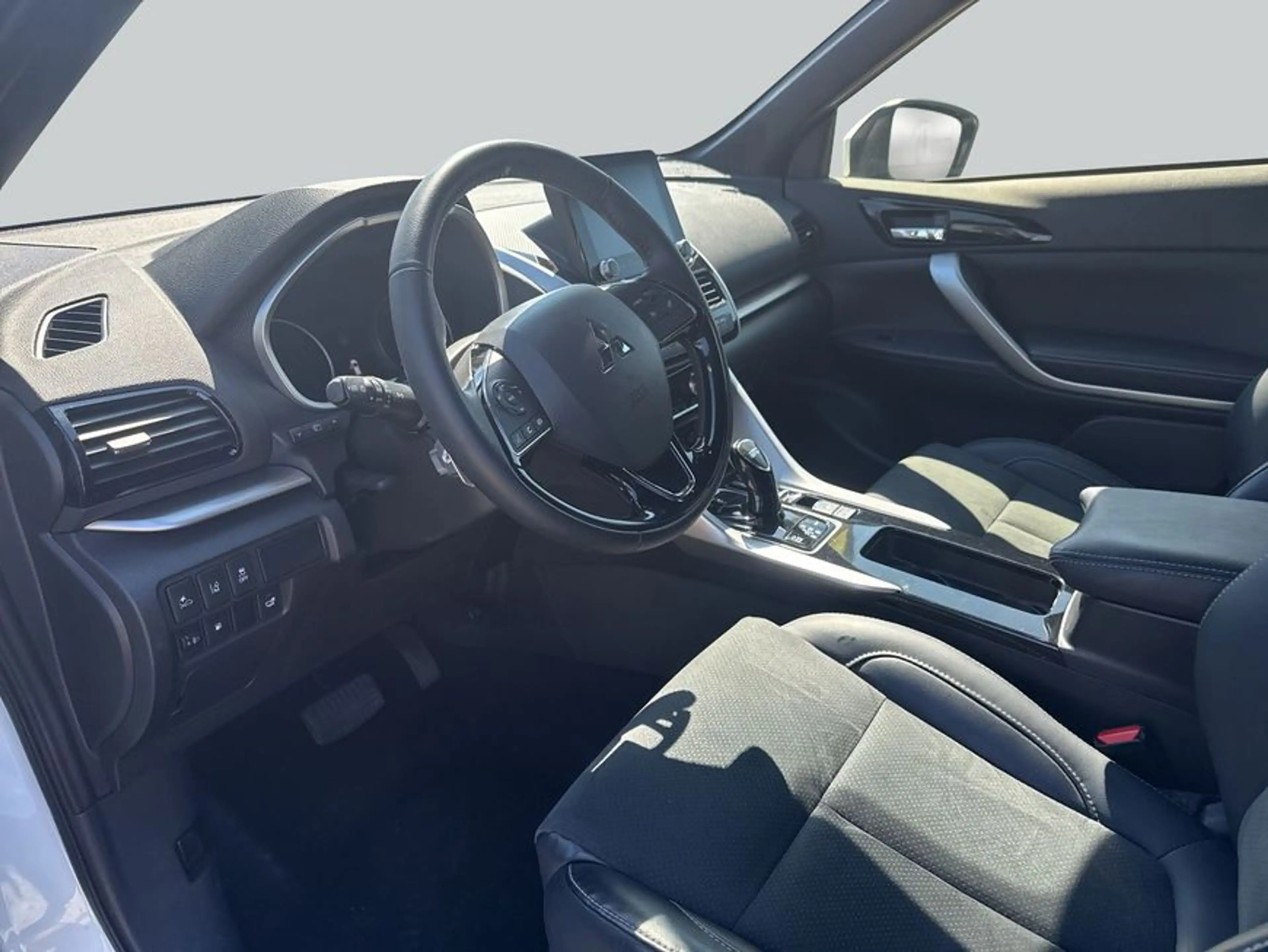 Mitsubishi Eclipse Cross Plug-In Hybrid 4WD Plus — photo 11