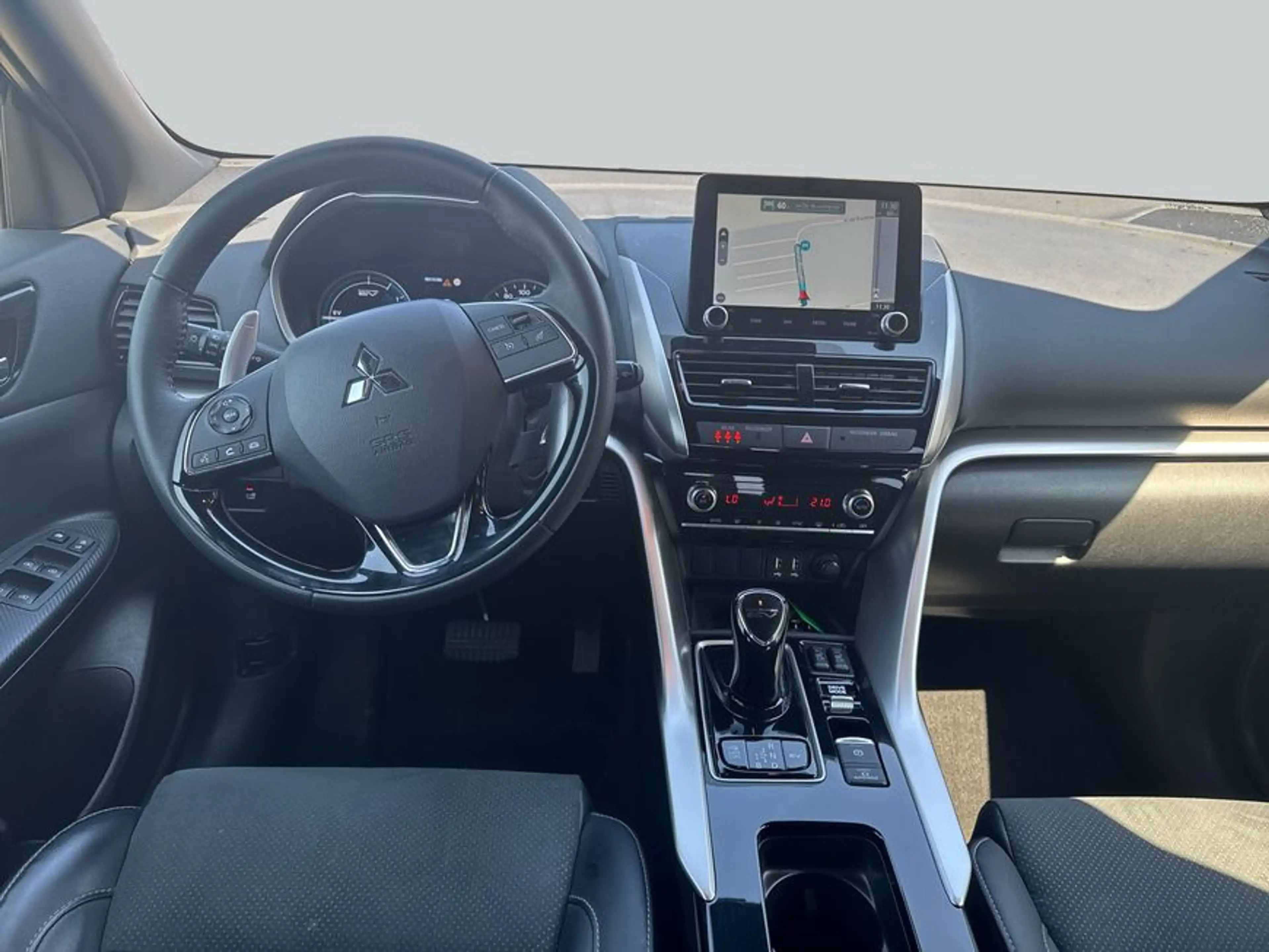Mitsubishi Eclipse Cross Plug-In Hybrid 4WD Plus — photo 14