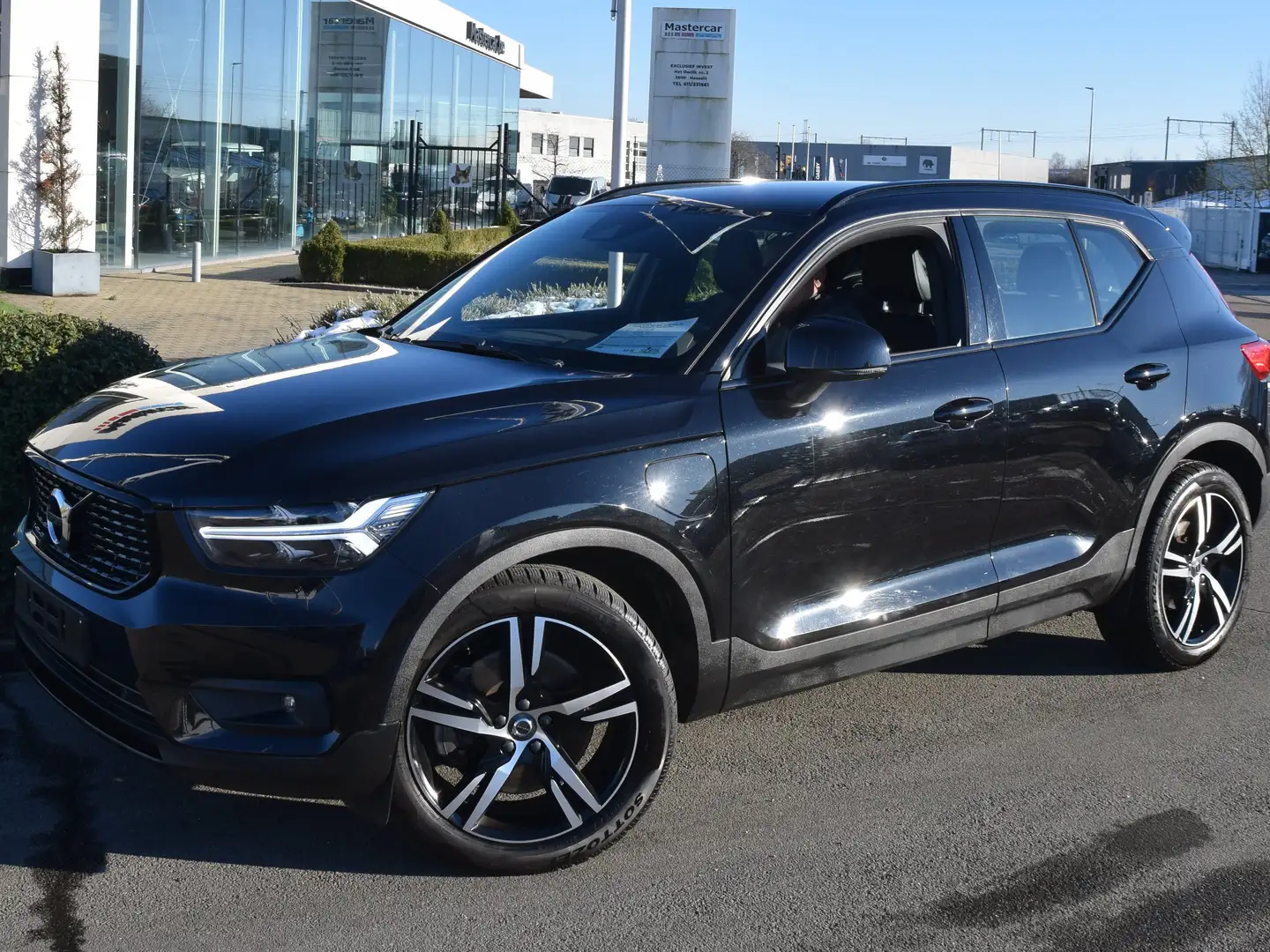 Volvo XC40 1.5 T5 TE PHEV R-Design DCT,Hybride Electr/Benzine Zwart - 1