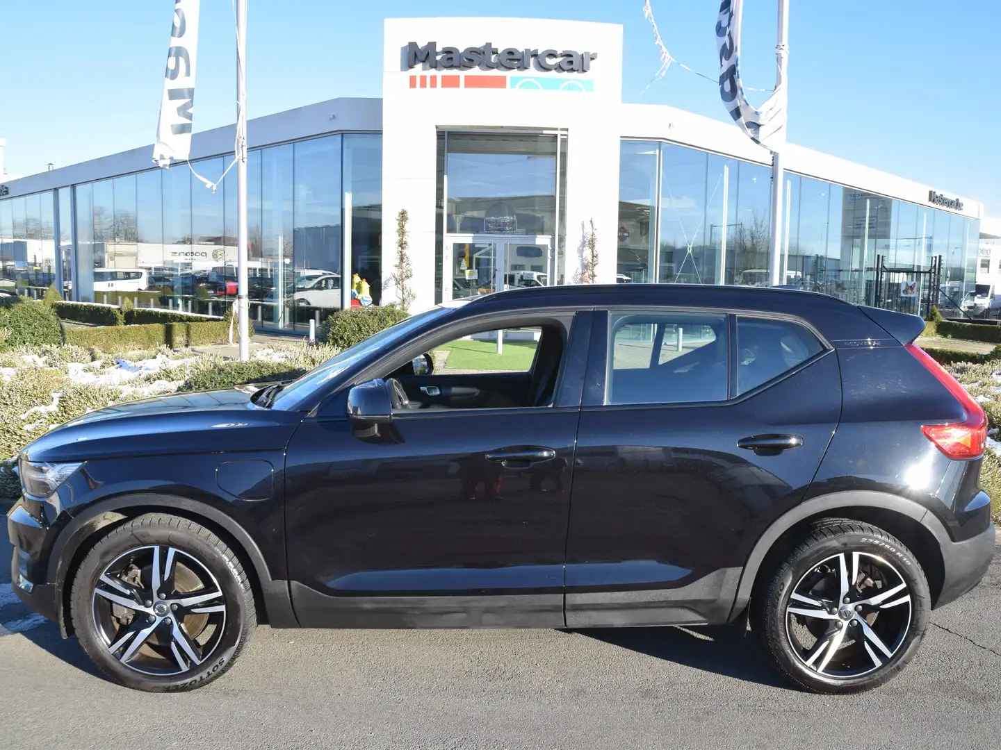Volvo XC40 1.5 T5 TE PHEV R-Design DCT,Hybride Electr/Benzine Zwart - 2