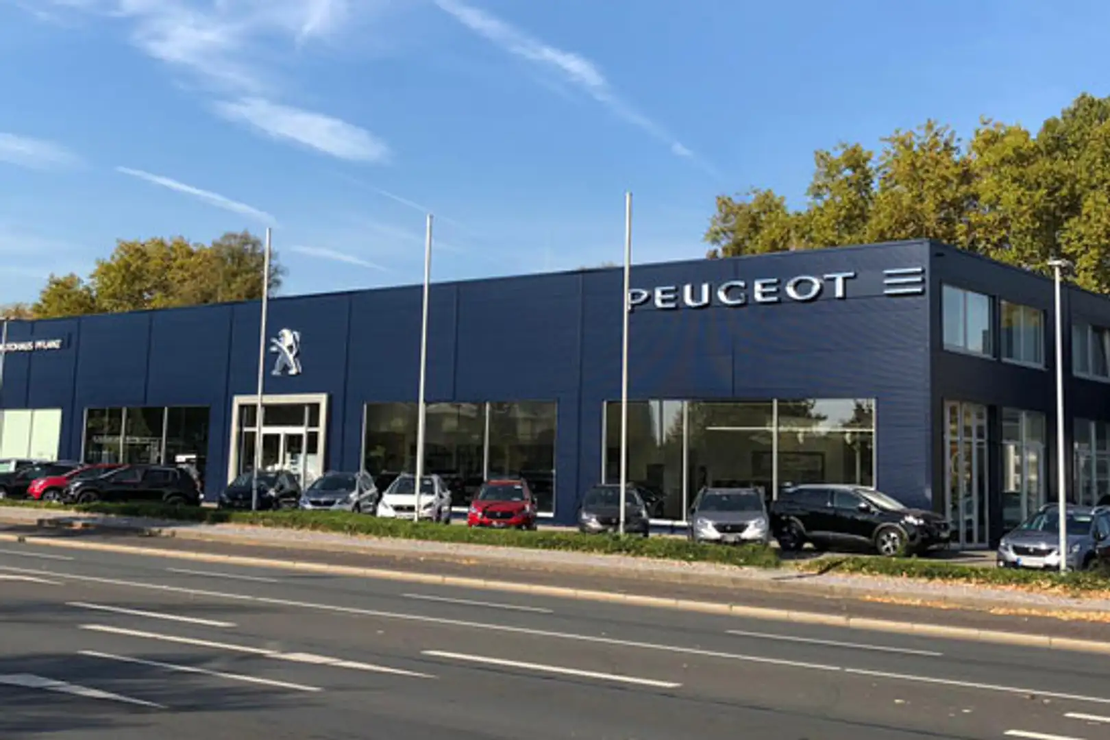 Peugeot 3008 GT 1.2 Puretech 130 EAT8 Weiß - 1