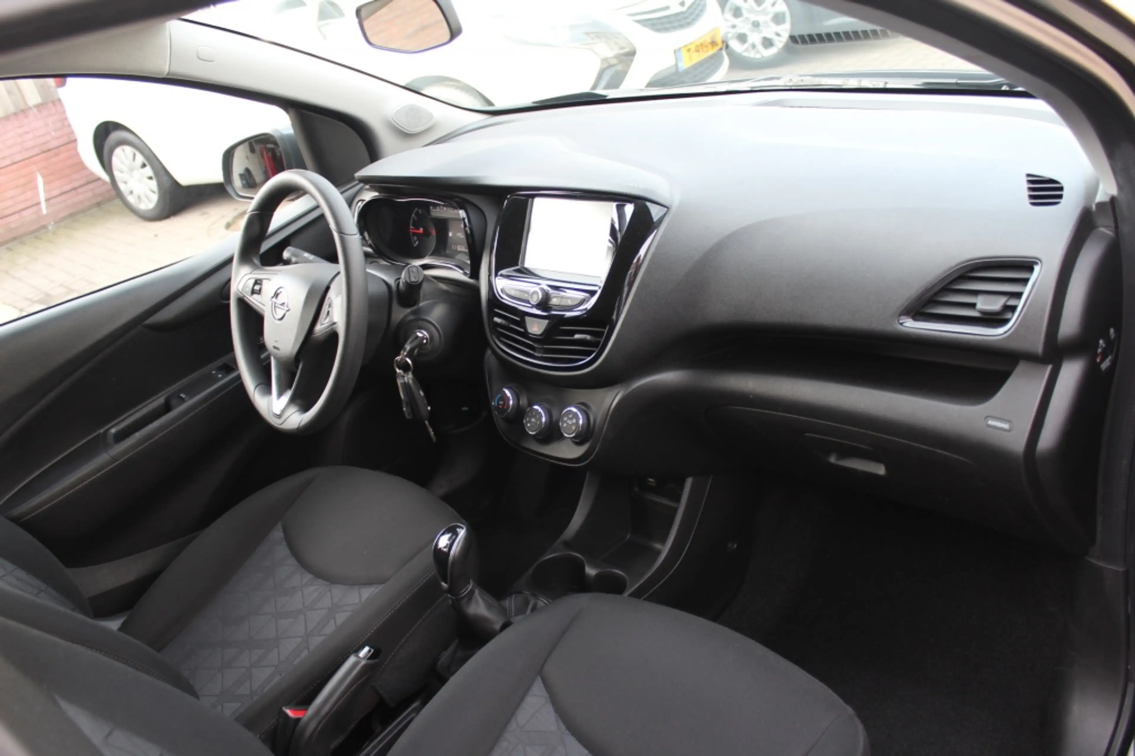 Opel Karl 1.0 120 Jaar Intellilink — photo 13