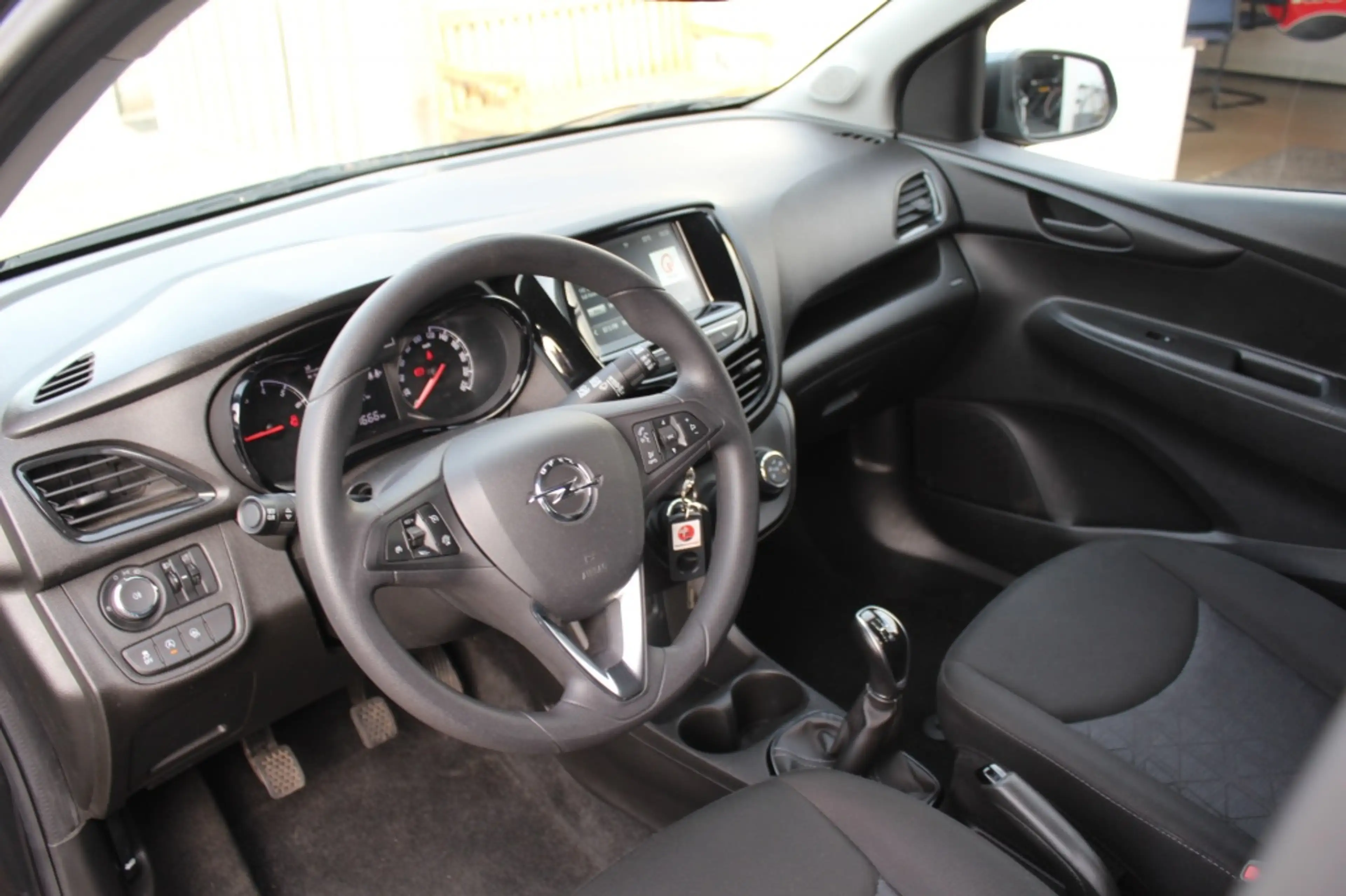 Opel Karl 1.0 120 Jaar Intellilink — photo 9