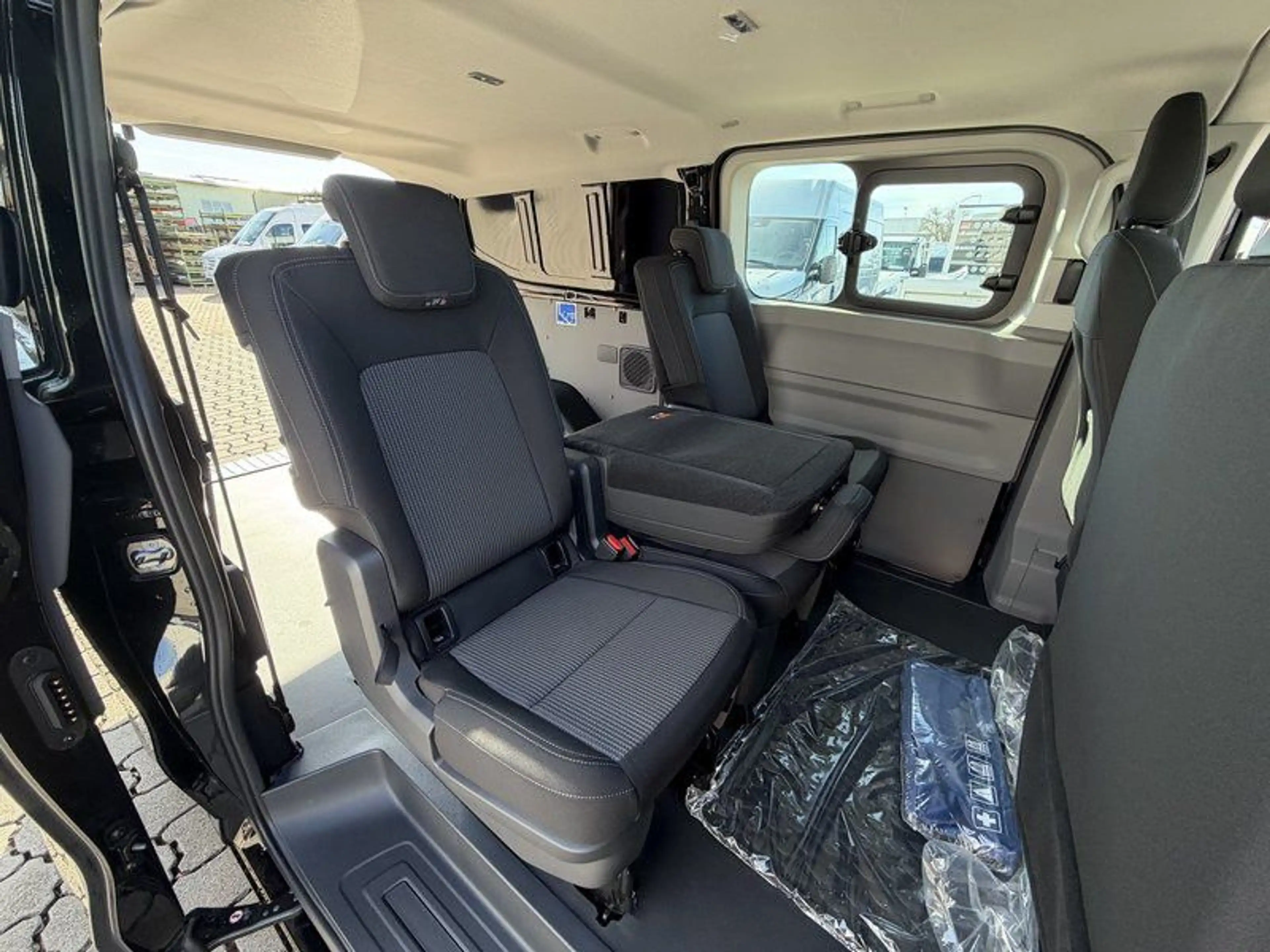 Volkswagen T7 Kombi 6-Sitzer 2xSchiebetüre lang LED Kamera — photo 13