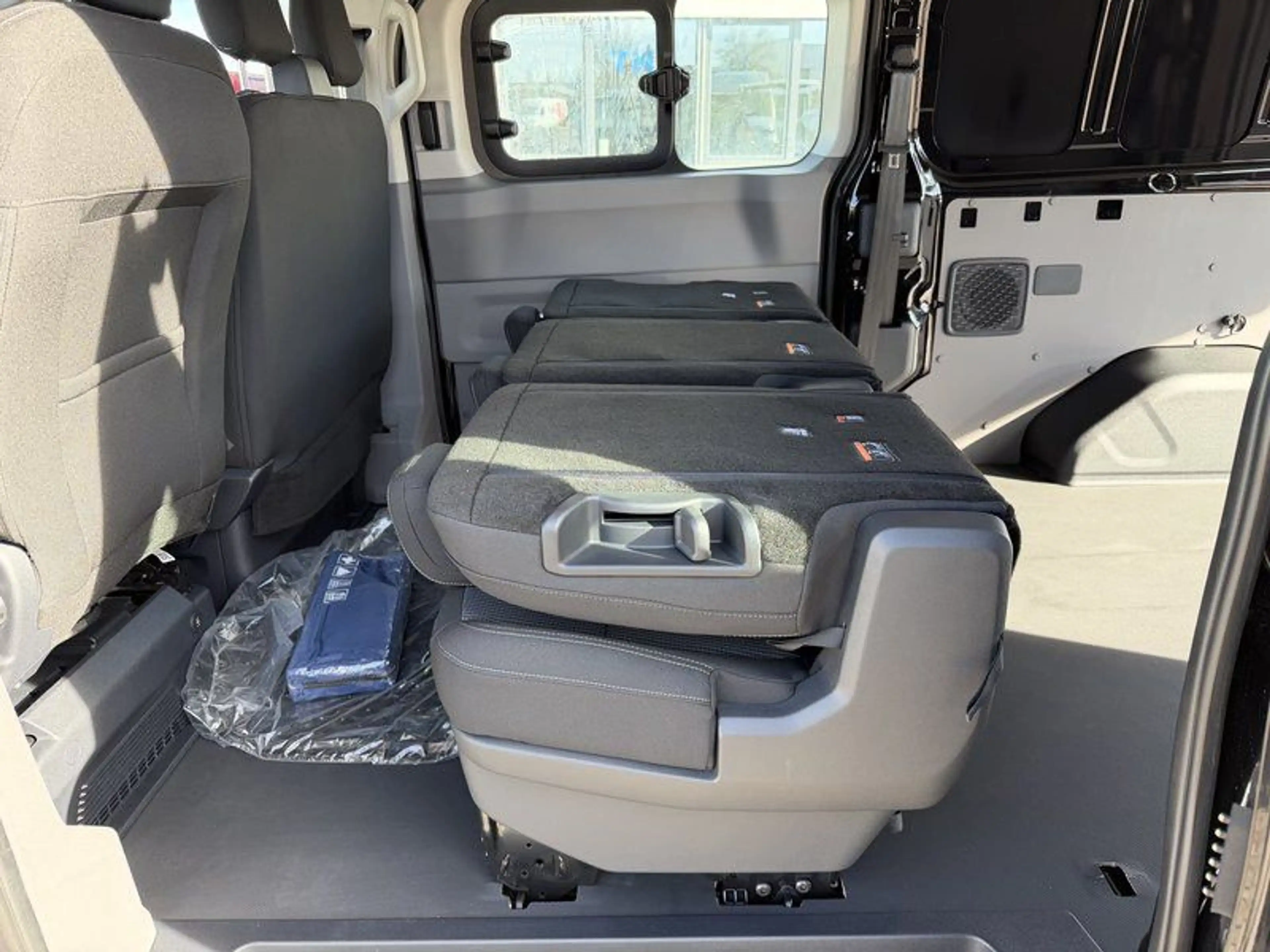 Volkswagen T7 Kombi 6-Sitzer 2xSchiebetüre lang LED Kamera — photo 14