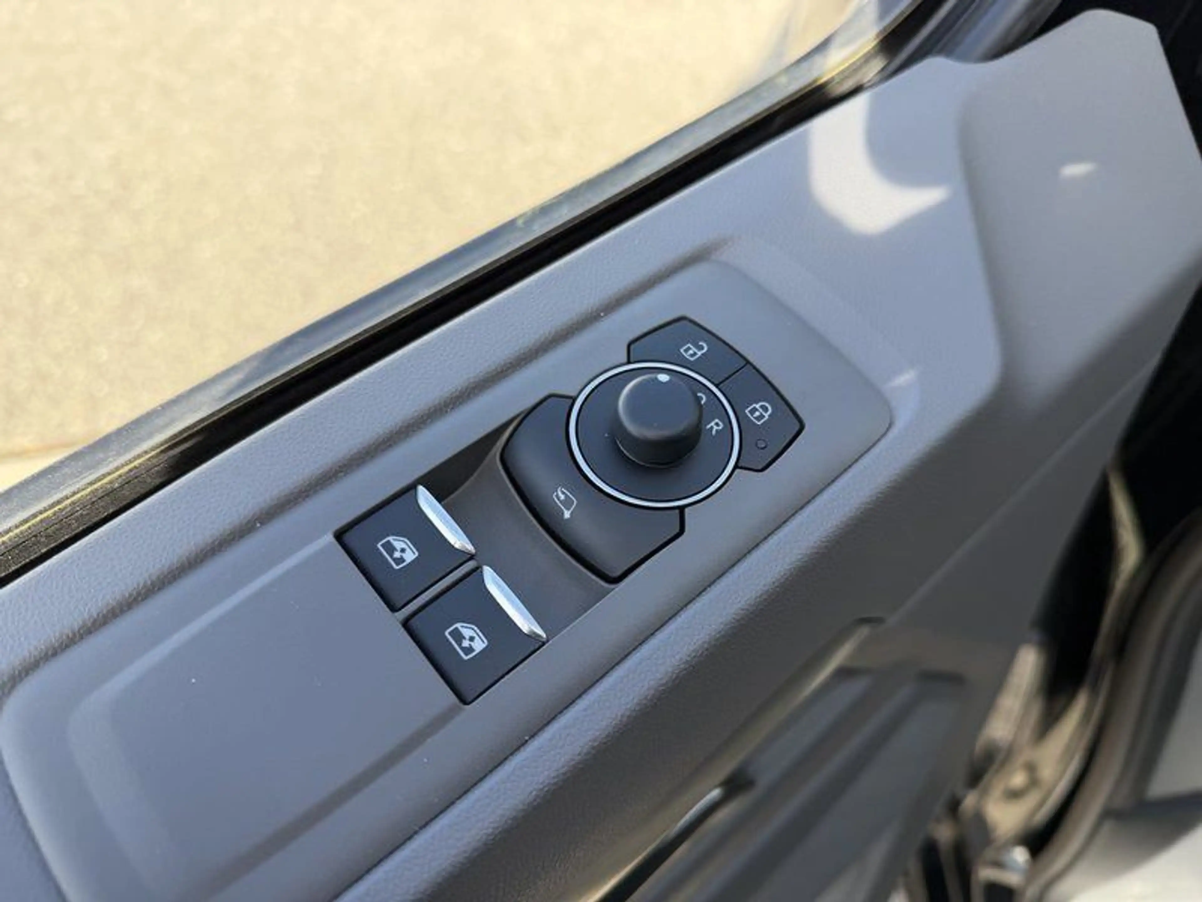 Volkswagen T7 Kombi 6-Sitzer 2xSchiebetüre lang LED Kamera — photo 12