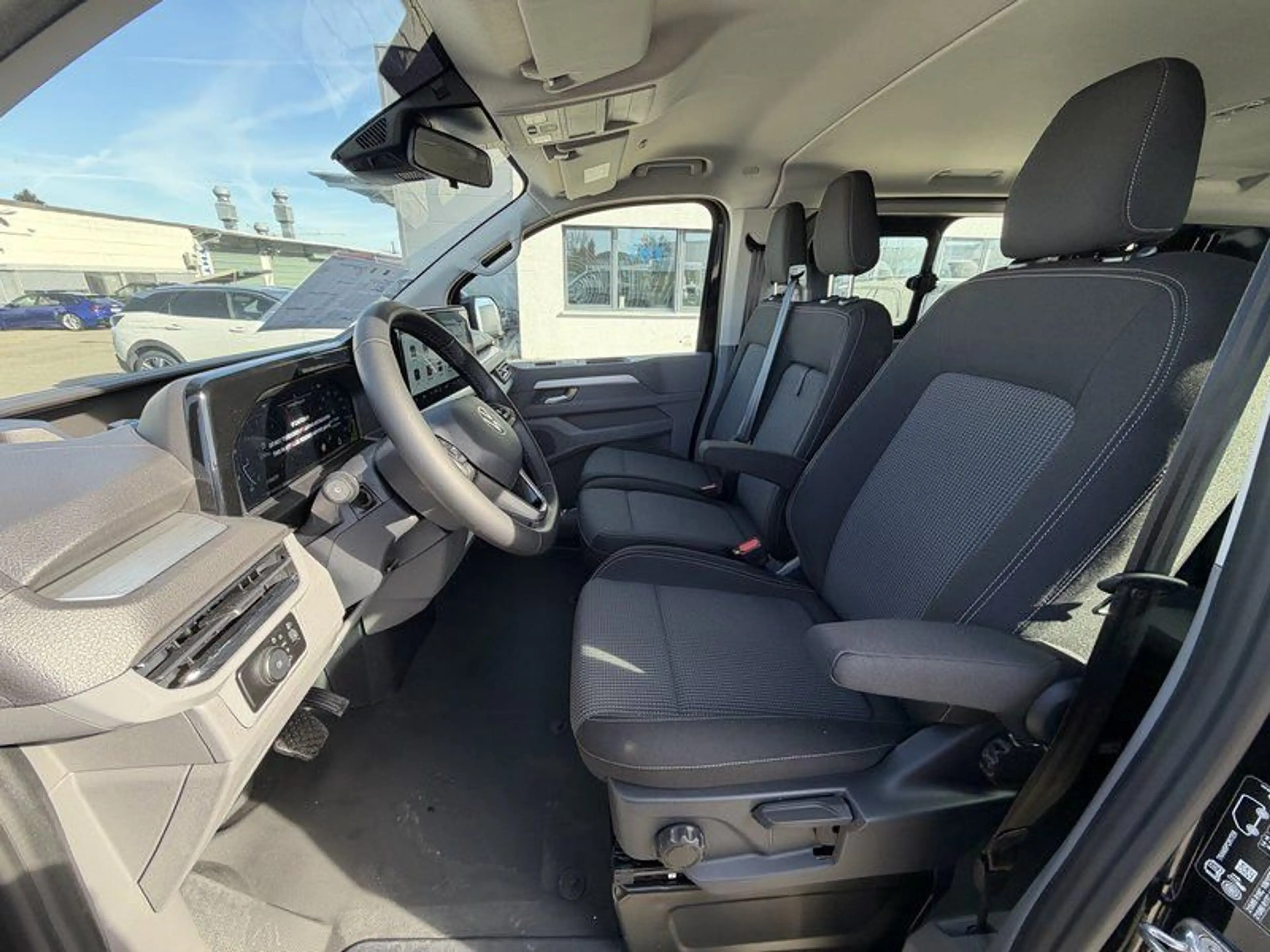 Volkswagen T7 Kombi 6-Sitzer 2xSchiebetüre lang LED Kamera — photo 9