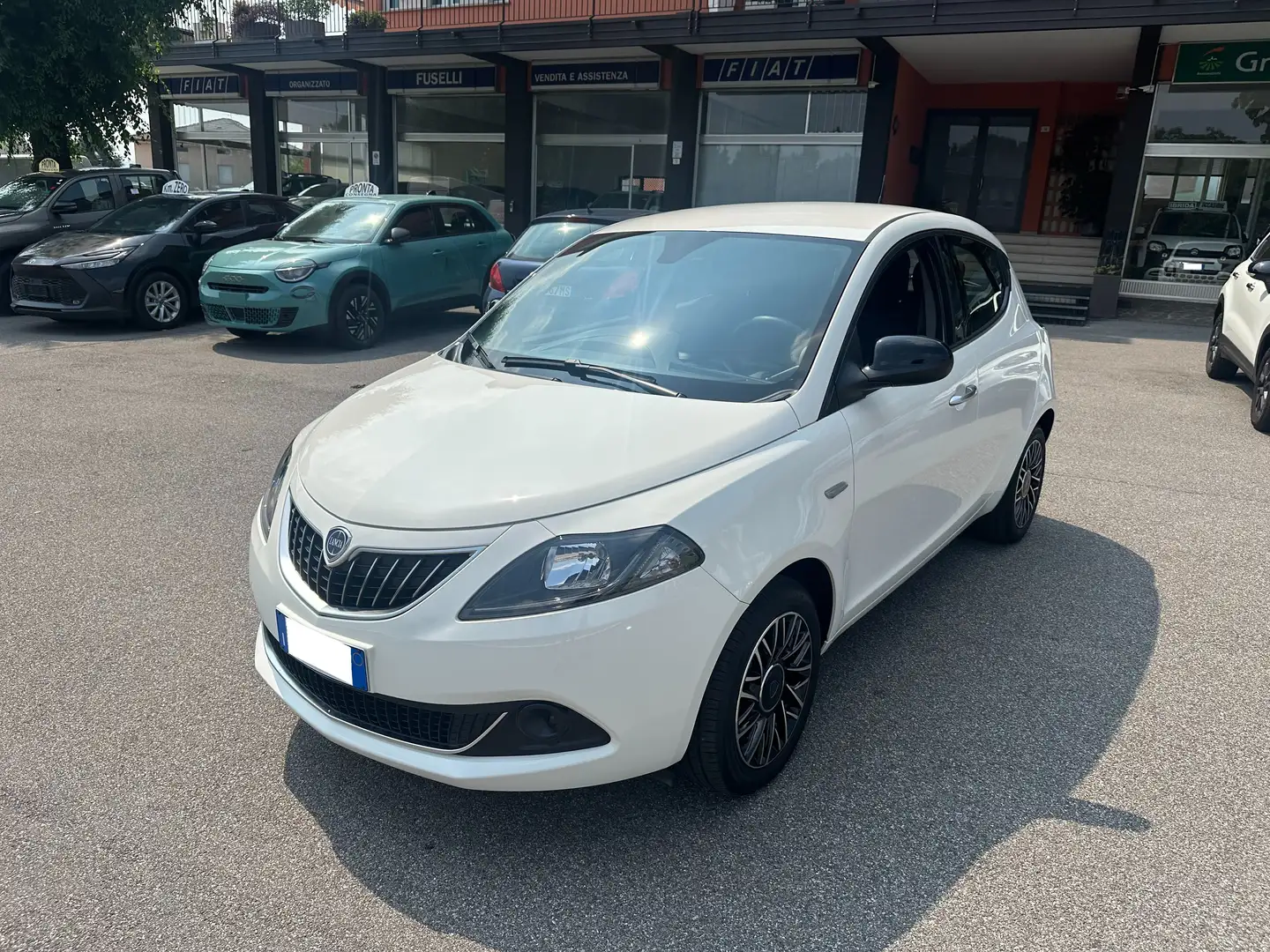 Lancia Ypsilon 1.0 FireFly 5 porte S&S Hybrid Platino Bianco - 1