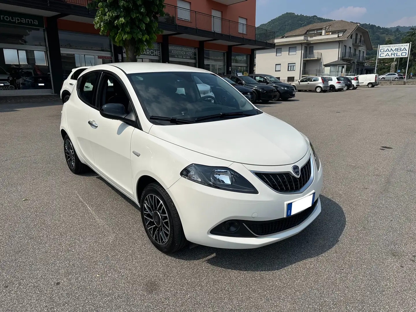 Lancia Ypsilon 1.0 FireFly 5 porte S&S Hybrid Platino Bianco - 2