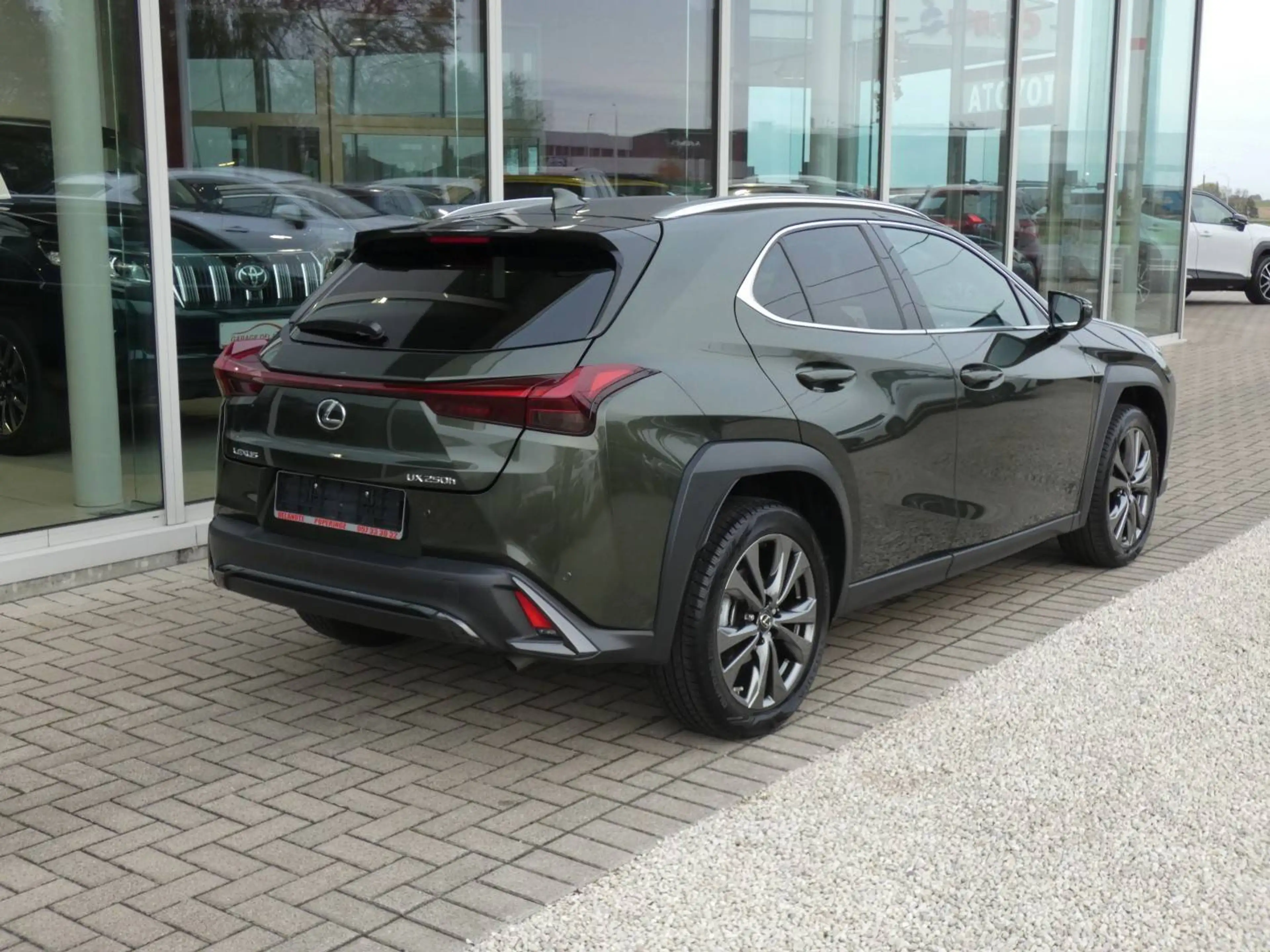 Lexus UX 250h HYBRID F-Sport Design +COGNAC LEDER +Dodehoek +Zetelverwarming +GPS +Carplay +Parkeersensoren — photo 3
