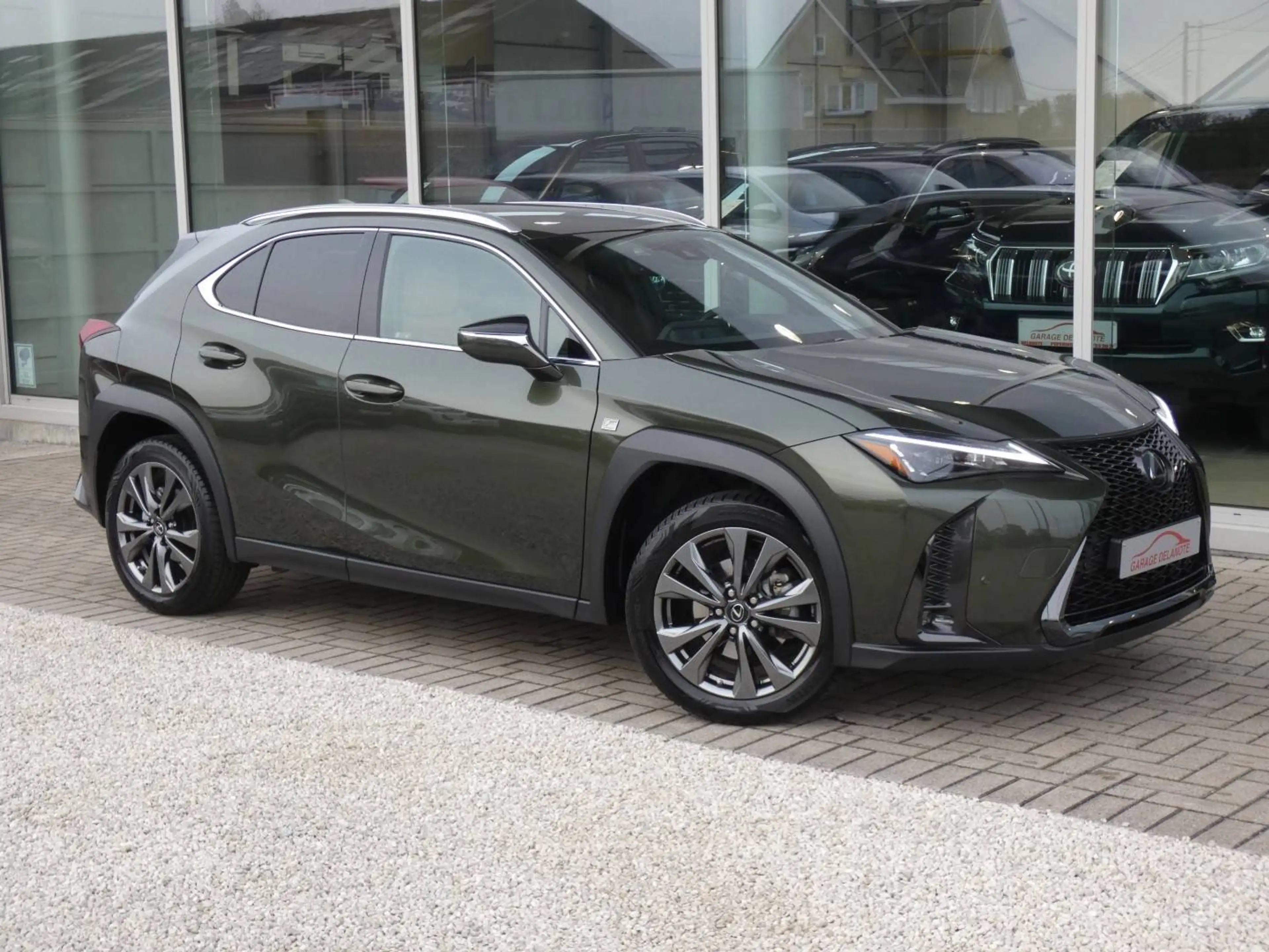 Lexus UX 250h HYBRID F-Sport Design +COGNAC LEDER +Dodehoek +Zetelverwarming +GPS +Carplay +Parkeersensoren