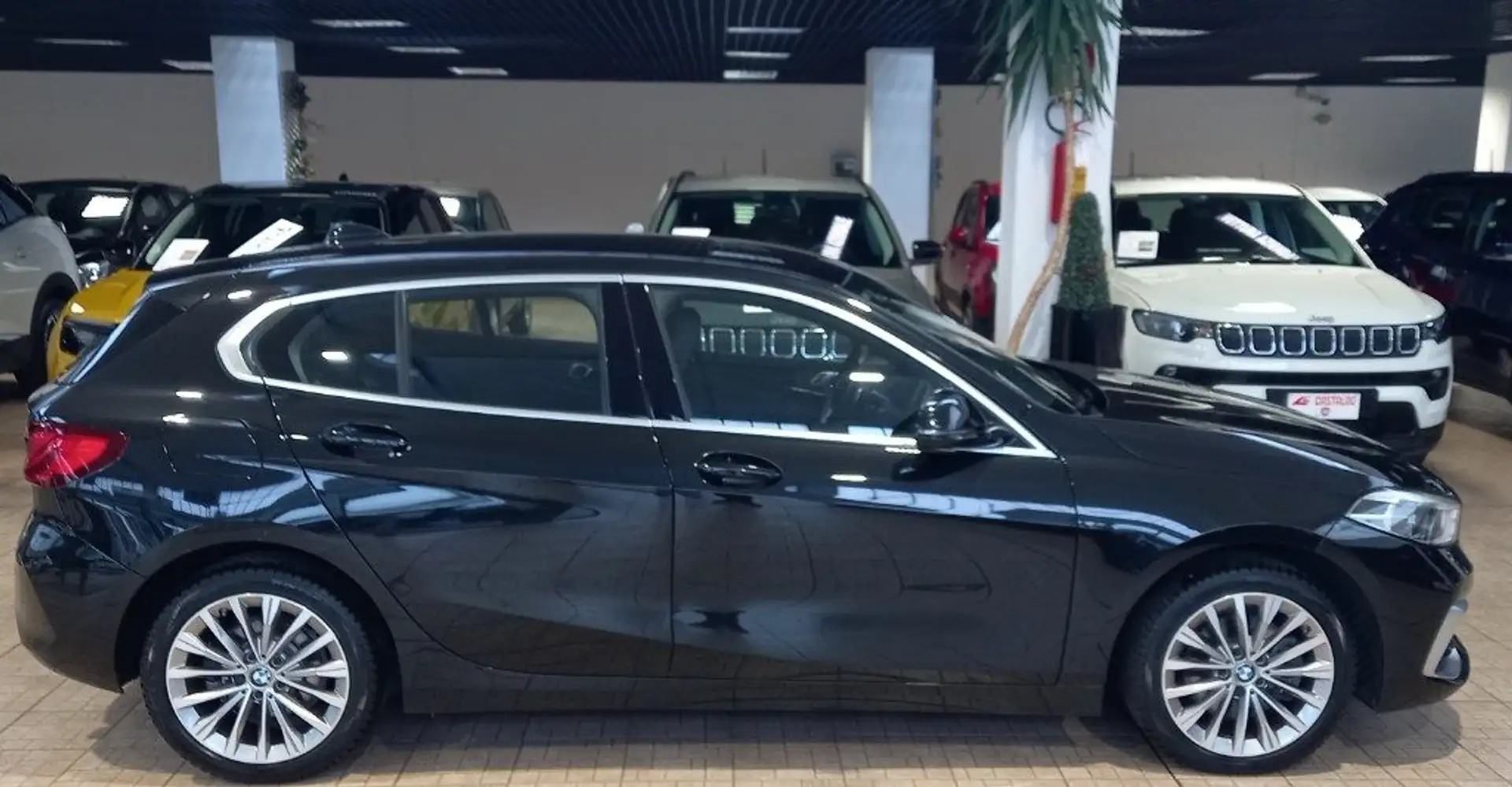 BMW 118 d 5p. Luxury Automatica Nero - 2