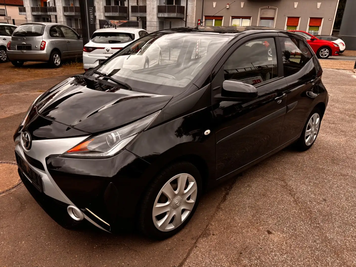 Toyota Aygo AYGO x-play touch Schwarz - 1
