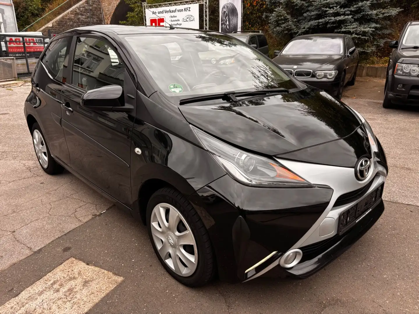 Toyota Aygo AYGO x-play touch Schwarz - 2