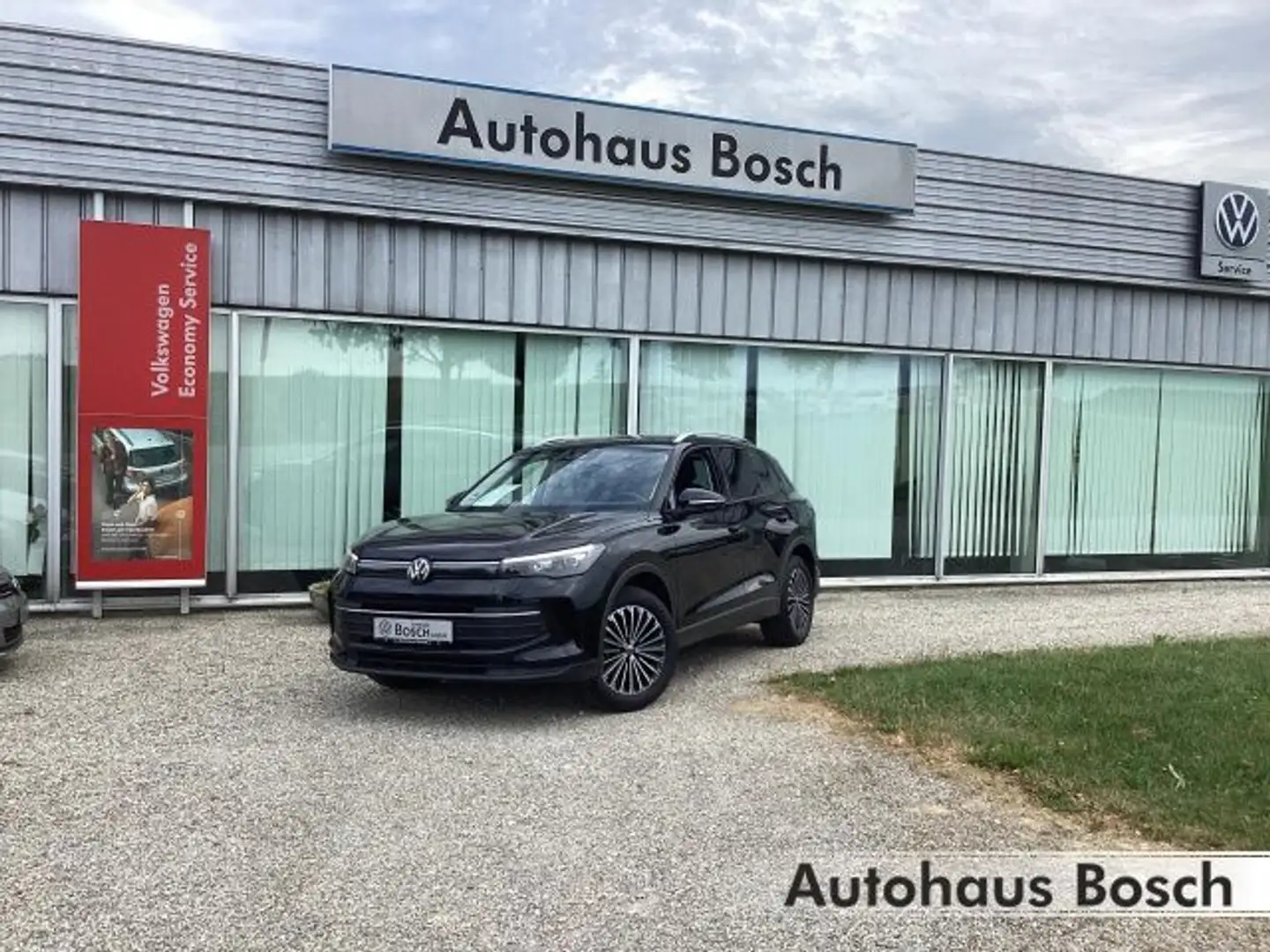 Volkswagen Tiguan 2.0 TDI Life DSG AHK Navi ACC RFK PDC LED Zwart - 2