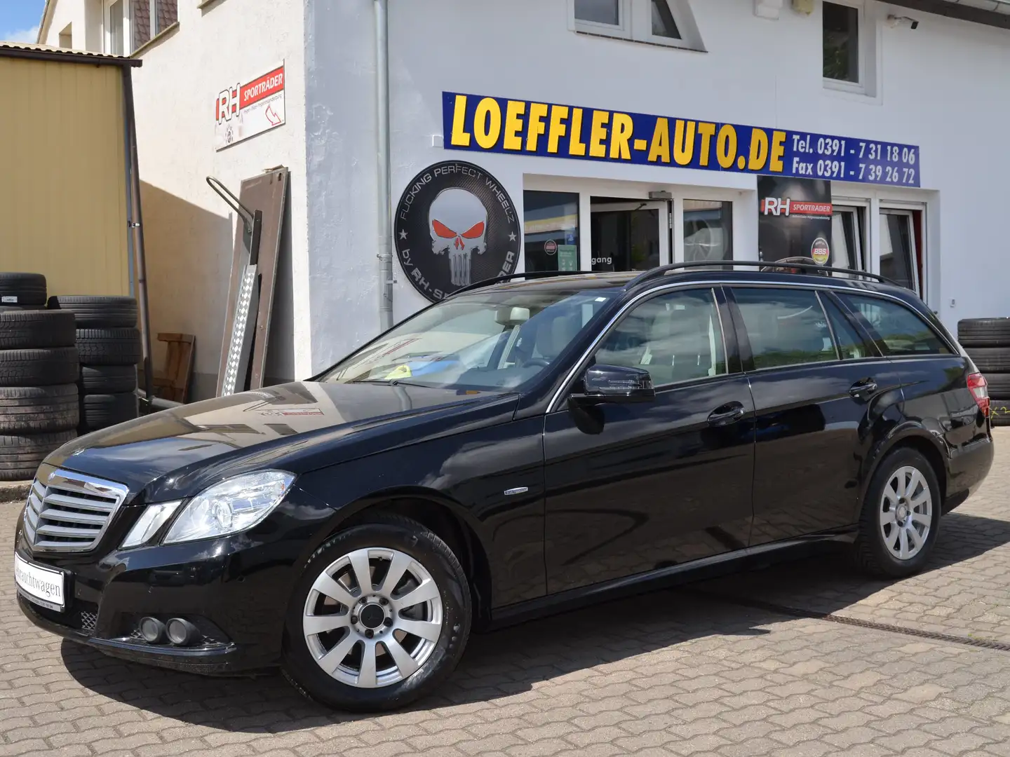 Mercedes-Benz E 200 E 200 CGI BlueEfficiency sehr gepflegt Negro - 1