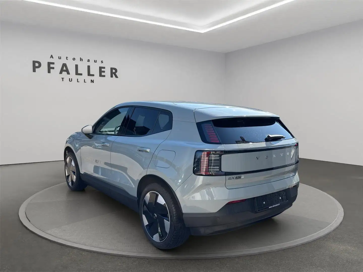 Volvo EX30 Single Motor Extended Range 69kWh Plus Grau - 2