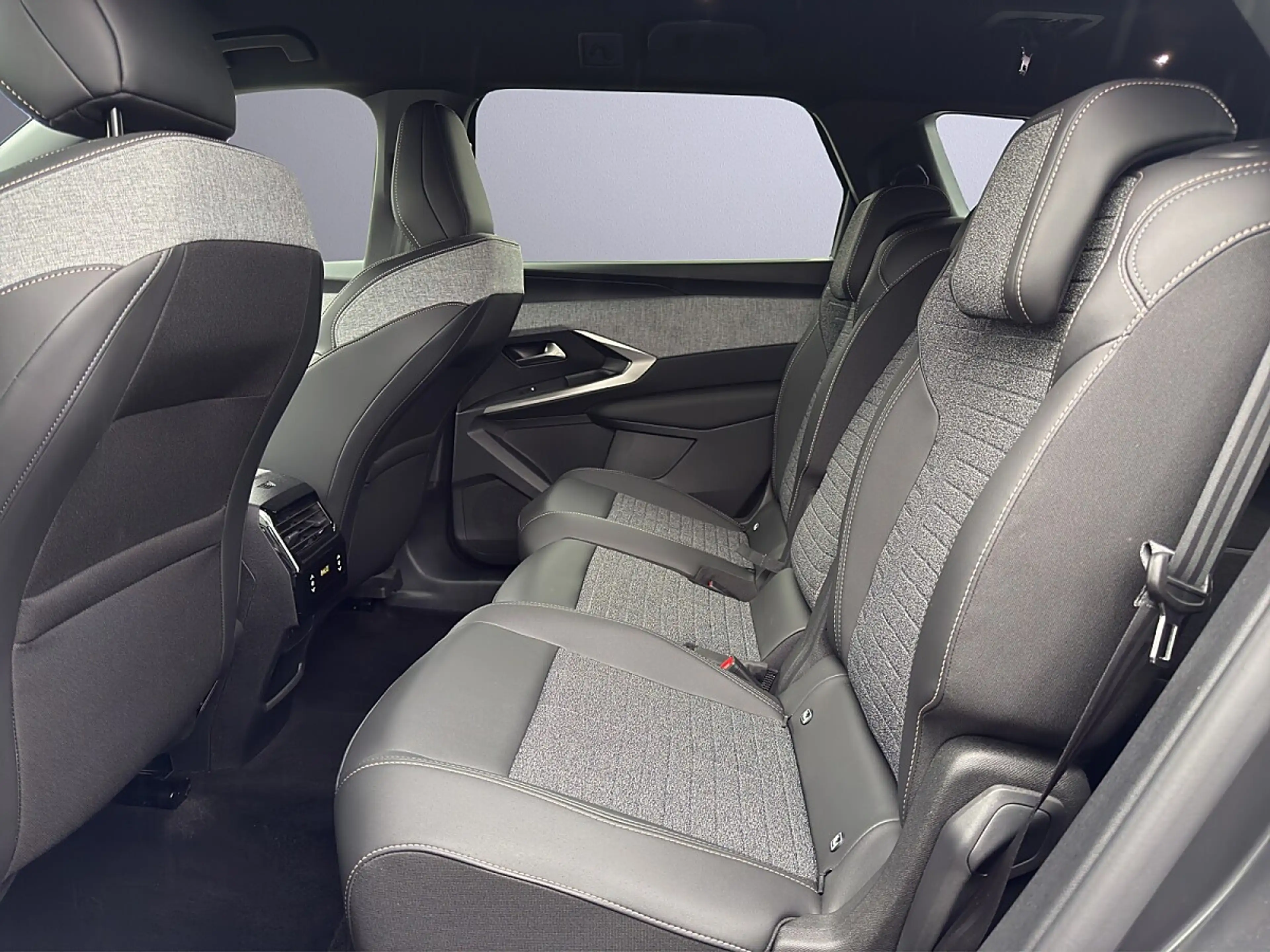 Peugeot 5008 mHEV 136 e-DCS6 Allure Aut. — photo 15