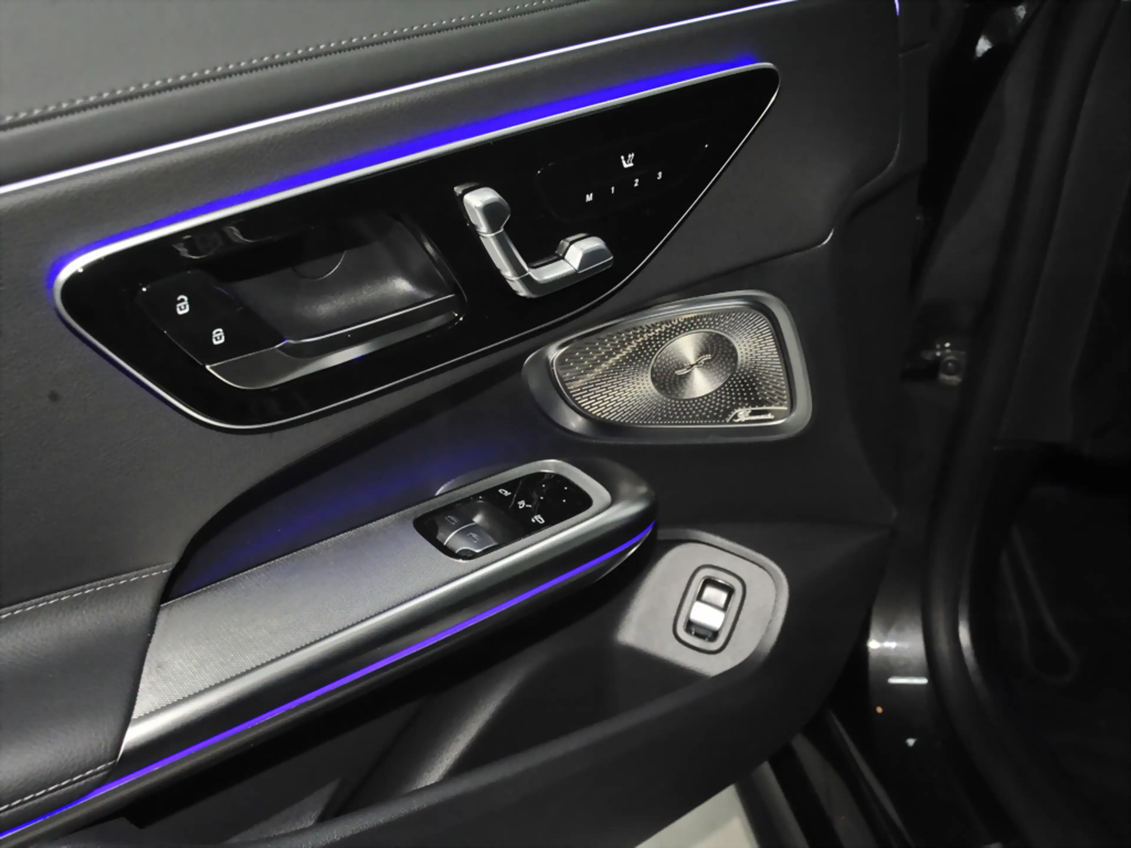 Mercedes-Benz CLE 200 AMG NIGHT DISTRO SHZ 360° PANO BURMESTER — photo 15