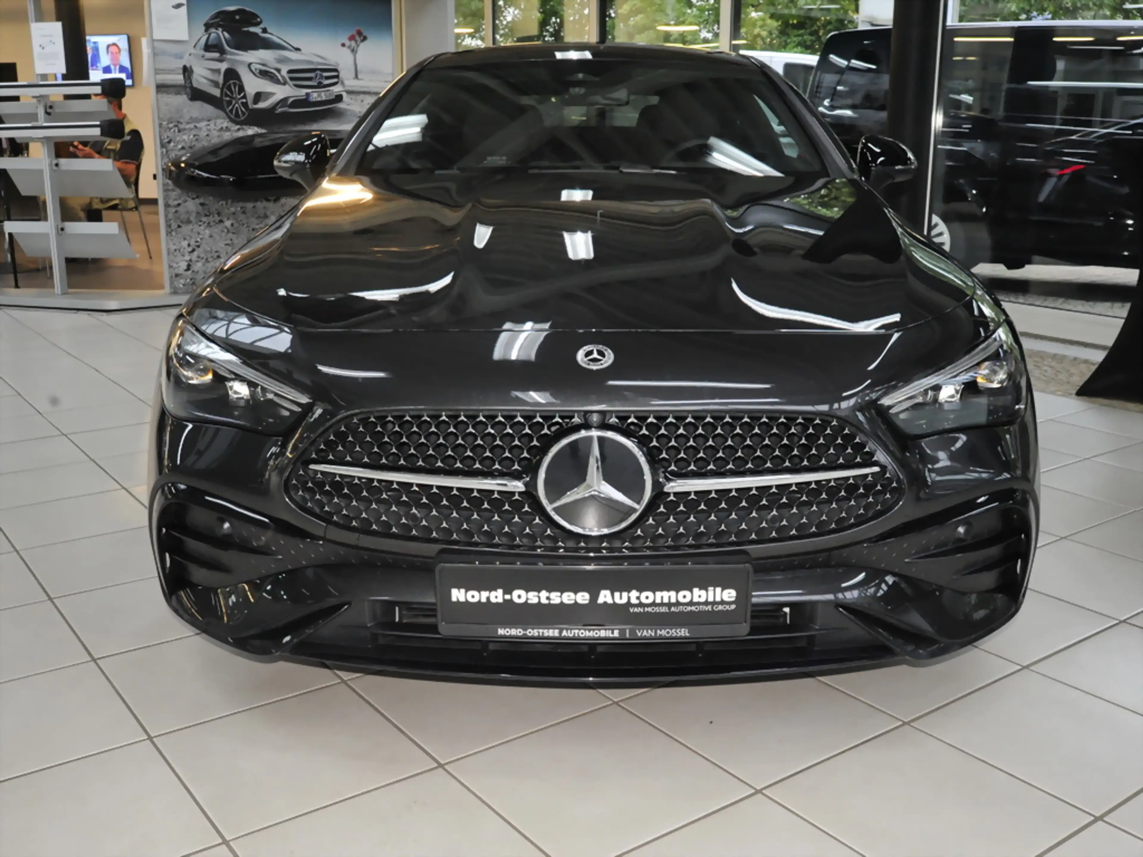 Mercedes-Benz CLE 200 AMG NIGHT DISTRO SHZ 360° PANO BURMESTER — photo 4