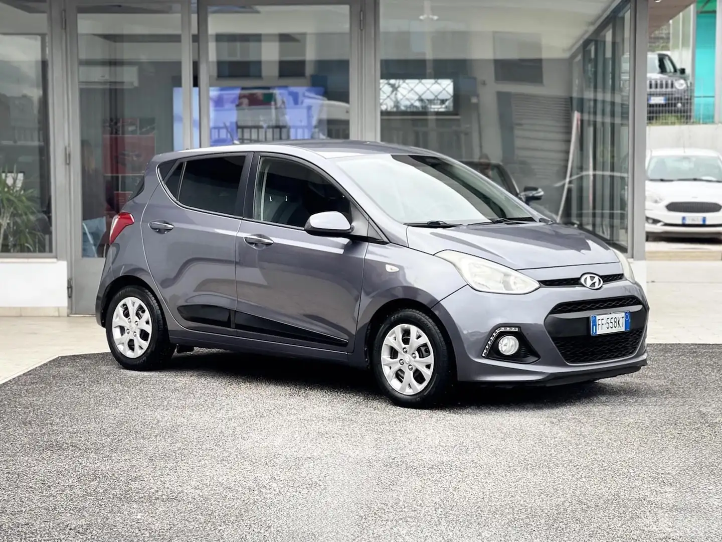 Hyundai i10 1.2 Benzina 66CV E6 Neo - 2016 Gris - 1