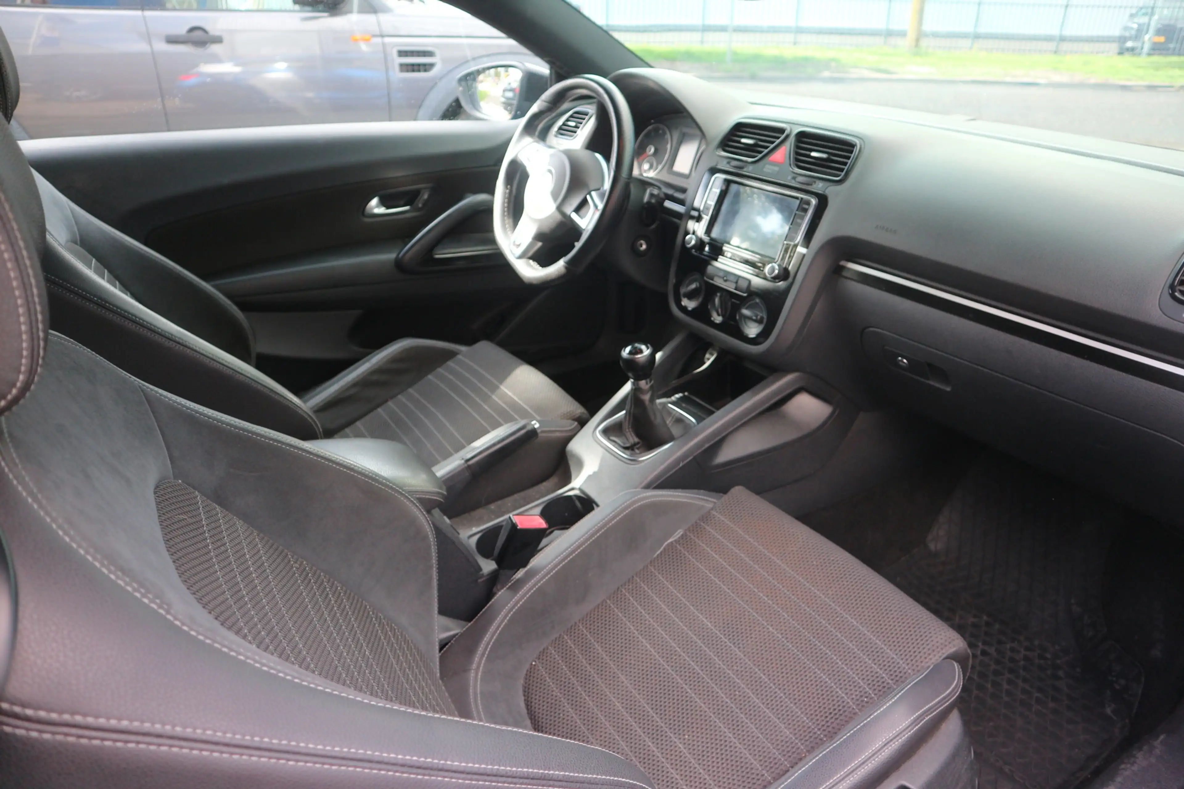 Volkswagen Scirocco 1.4 TSI / R-LINE / RED BULL PACK / UNIEK VOERTUIG — photo 2