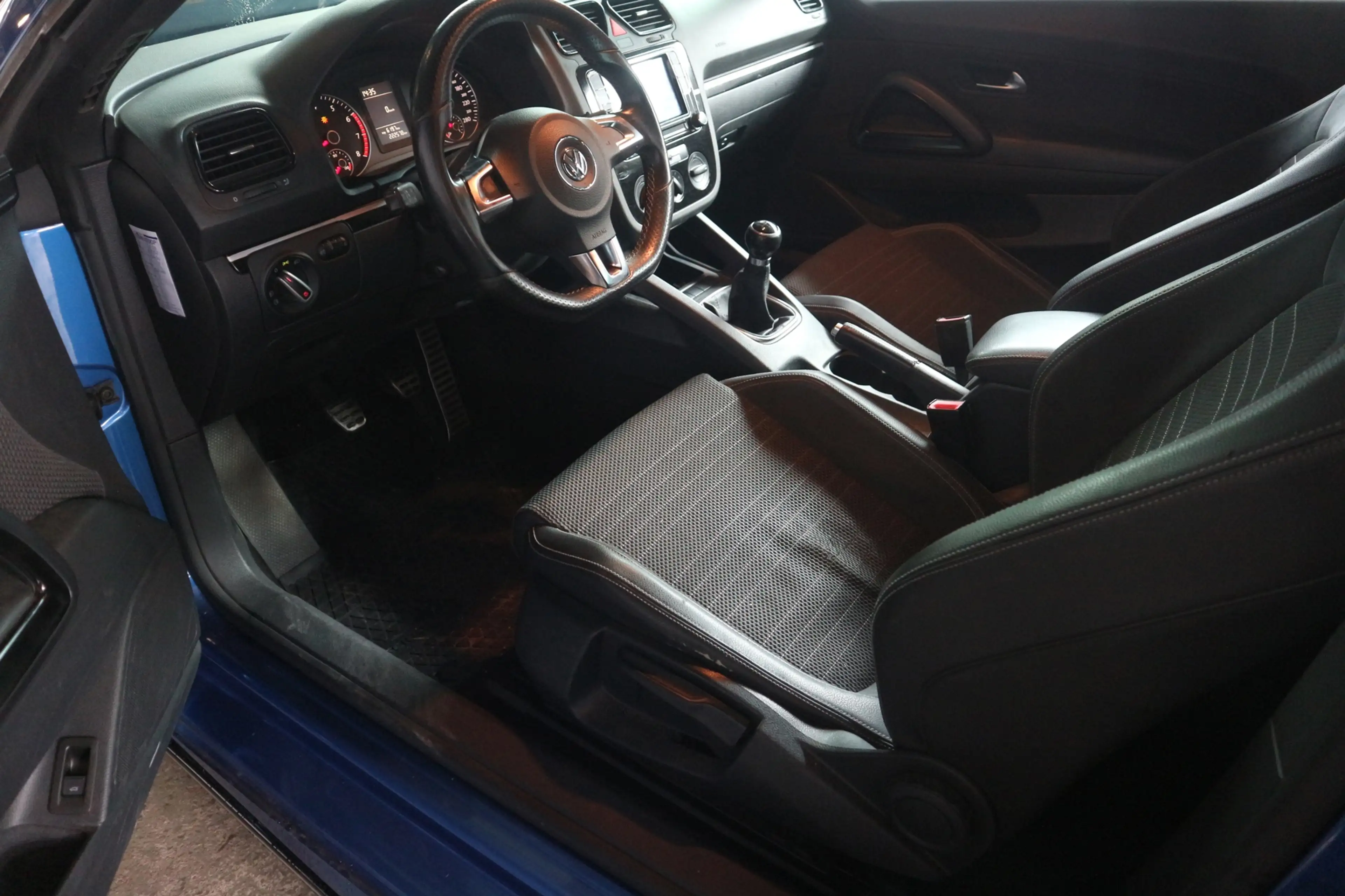 Volkswagen Scirocco 1.4 TSI / R-LINE / RED BULL PACK / UNIEK VOERTUIG — photo 4