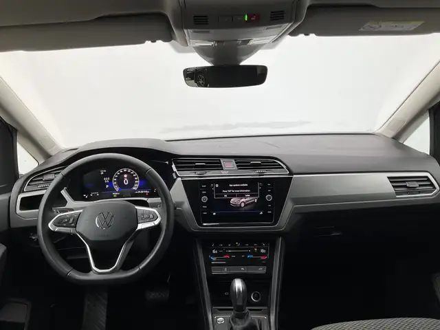 Volkswagen Touran view 4