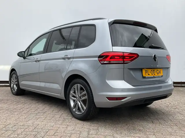 Volkswagen Touran view 2