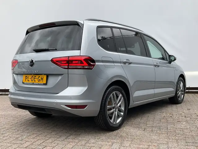 Volkswagen Touran view 11