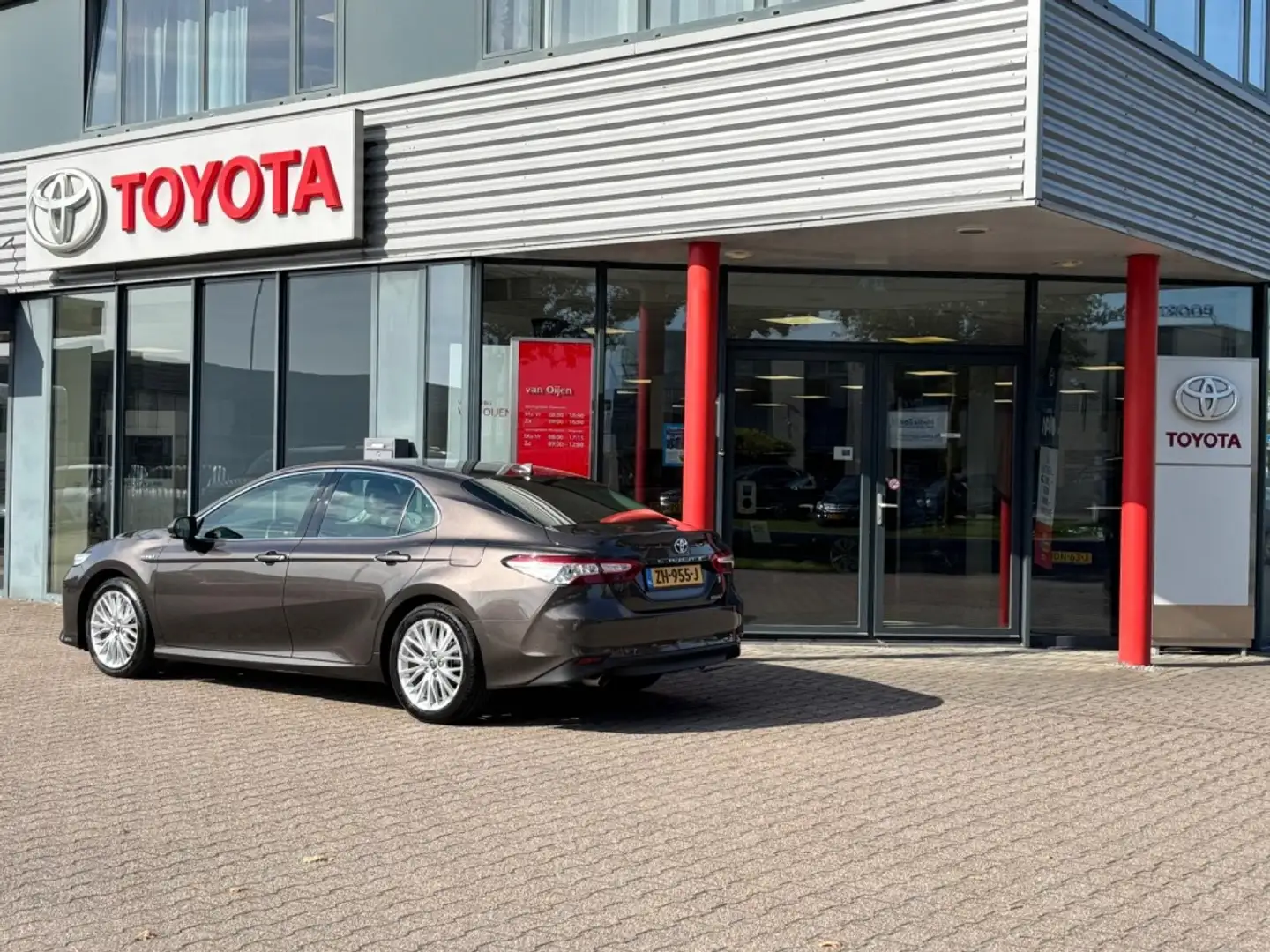 Toyota Camry 2.5 Hybrid Premium | Leder | Stoel VW | JBL | Xeno Bruin - 2