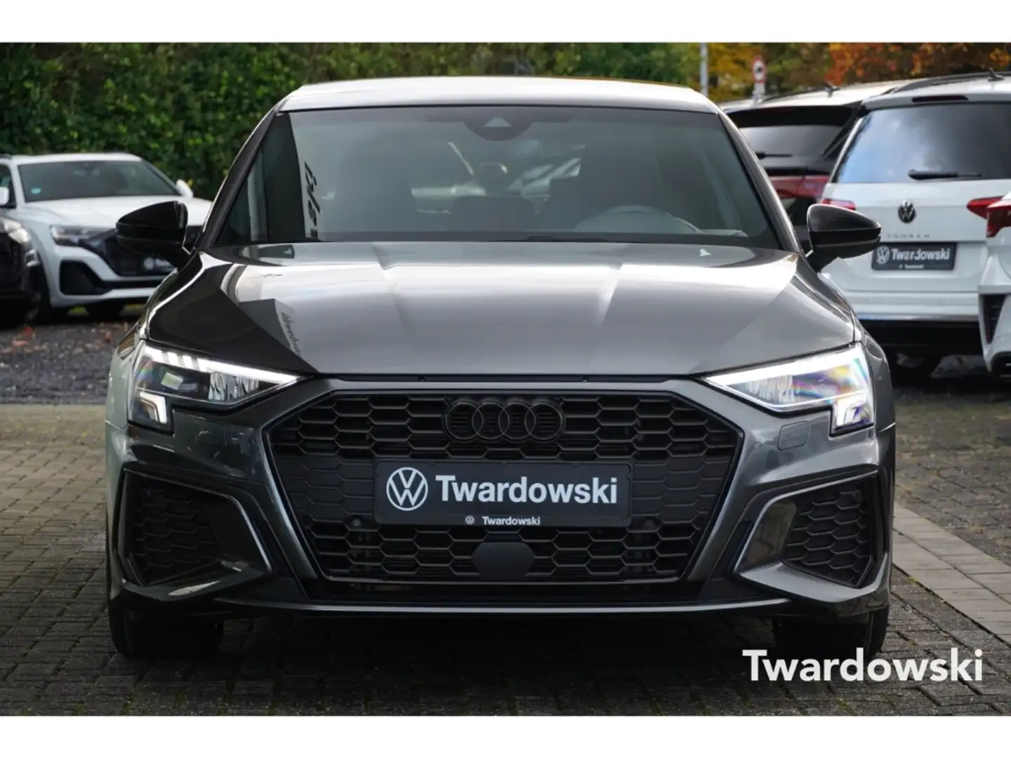 Audi A3 S line Limousine ACC Pano Kamera B&O Keyless Grau - 2