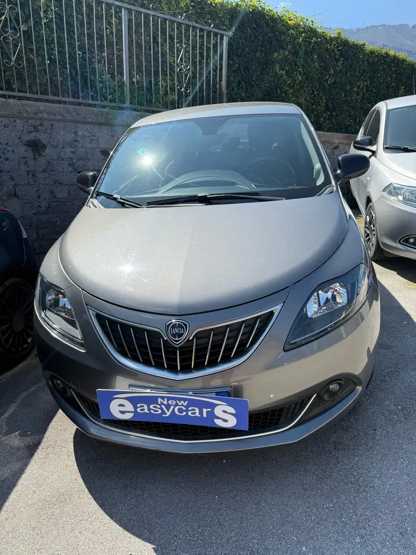 Lancia Ypsilon Ypsilon 1.2 Silver Gpl 69cv Gris - 2