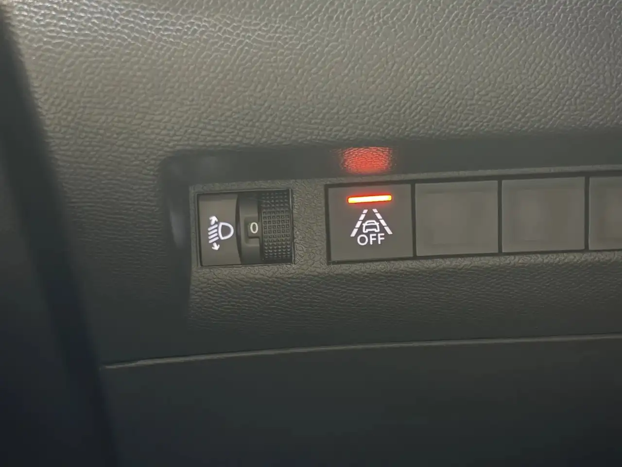 Peugeot 208 208 — photo 29