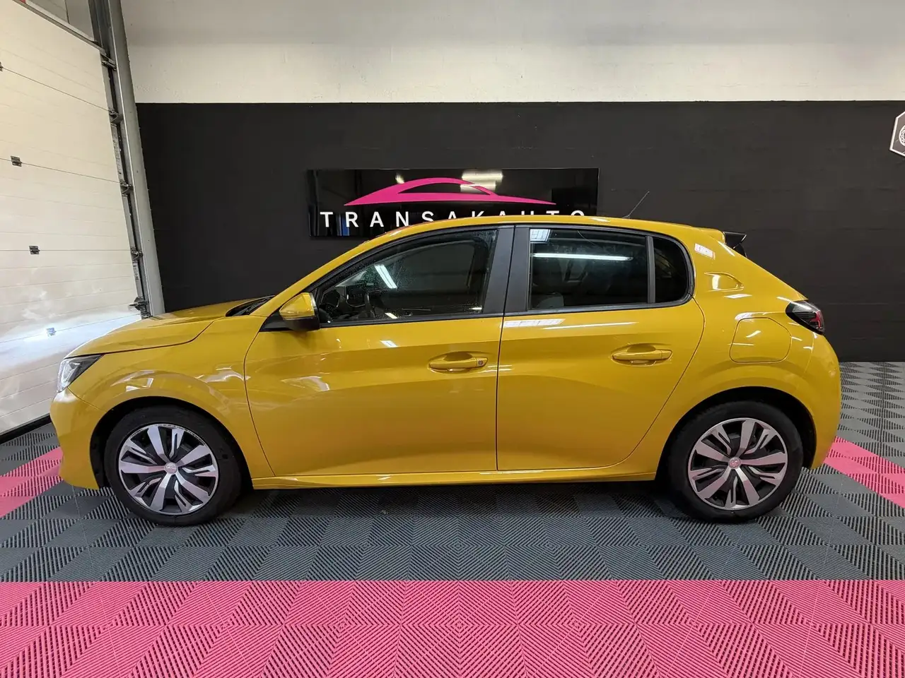 Peugeot 208 208 — photo 2