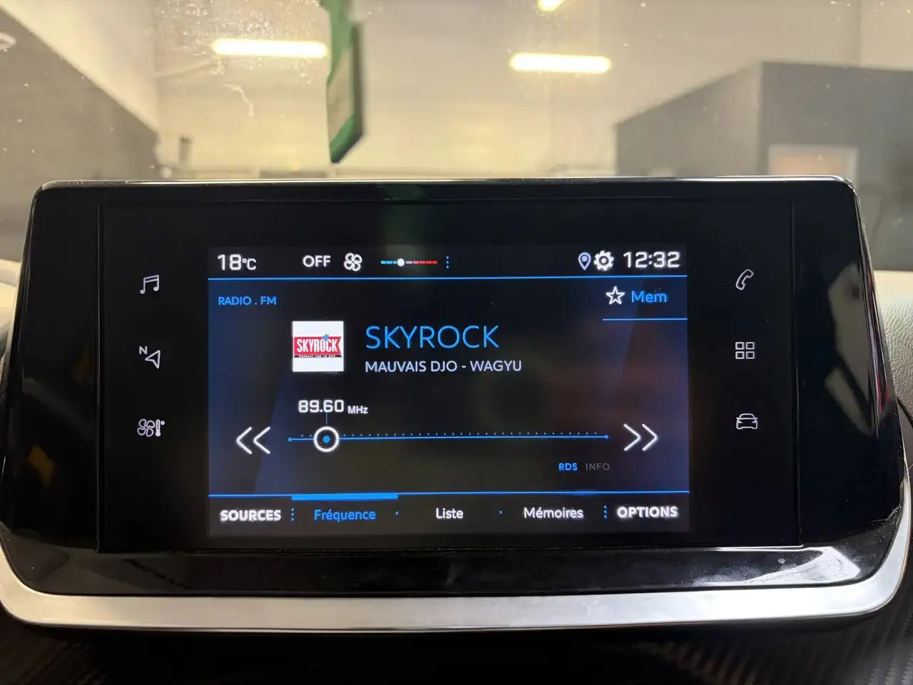 Peugeot 208 208 — photo 16